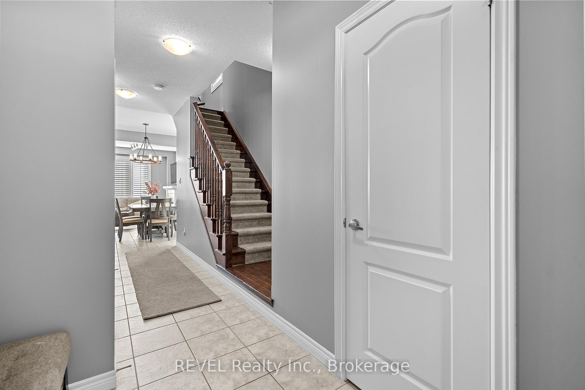 Photo 4 of Unit 17, 380 Lake Street, Grimsby, Grimsby Beach — HOMEH
