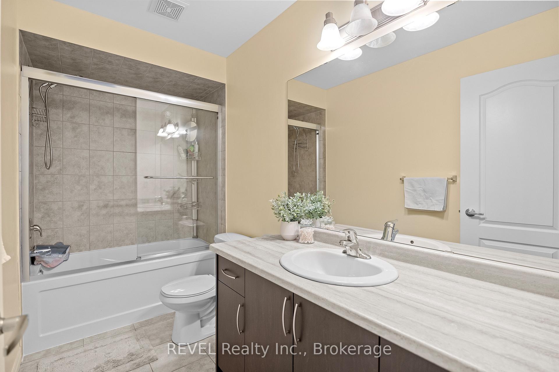Photo 15 of Unit 17, 380 Lake Street, Grimsby, Grimsby Beach — HOMEH