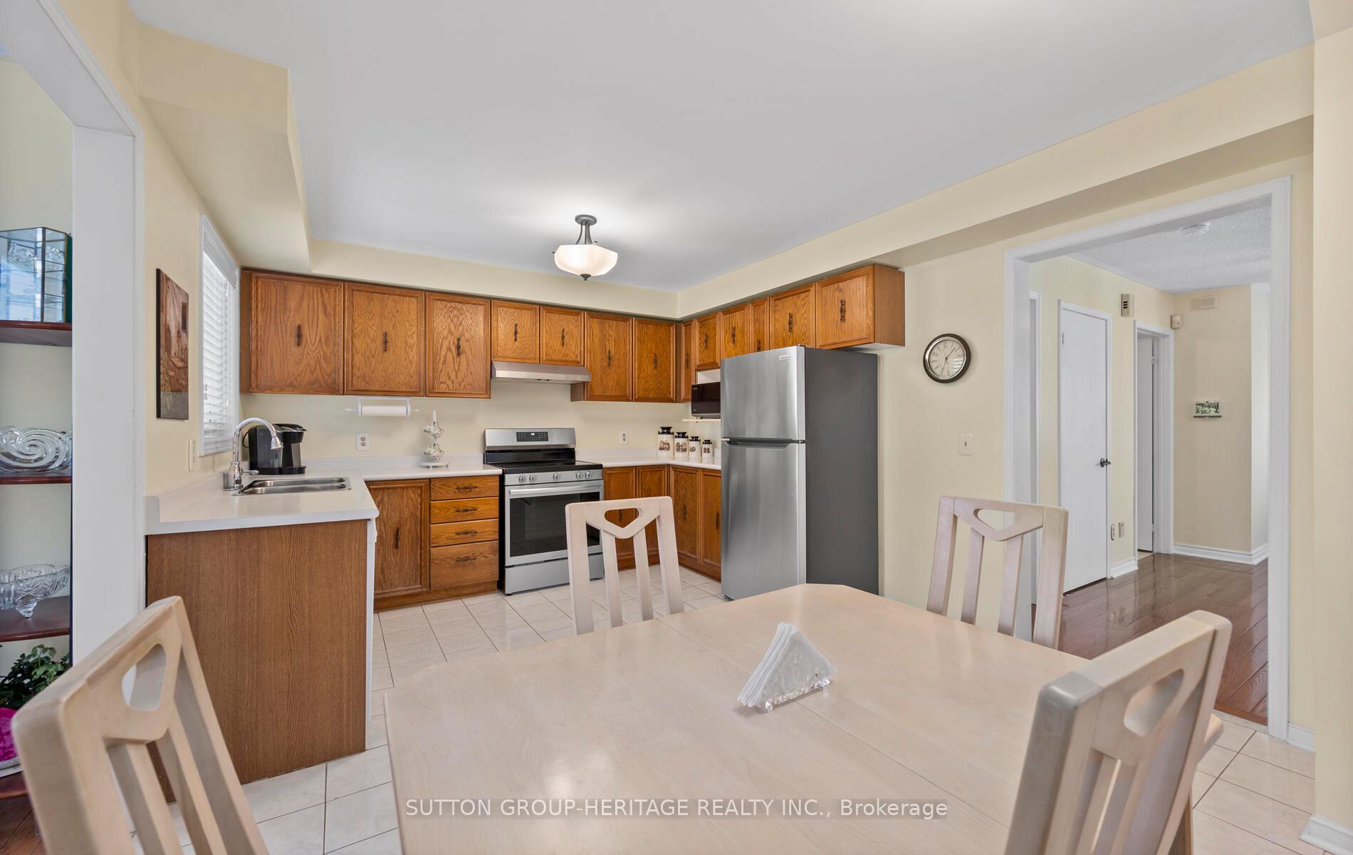 Photo 5 of 1311 Gallant Court, Pickering, West Shore — HOMEH