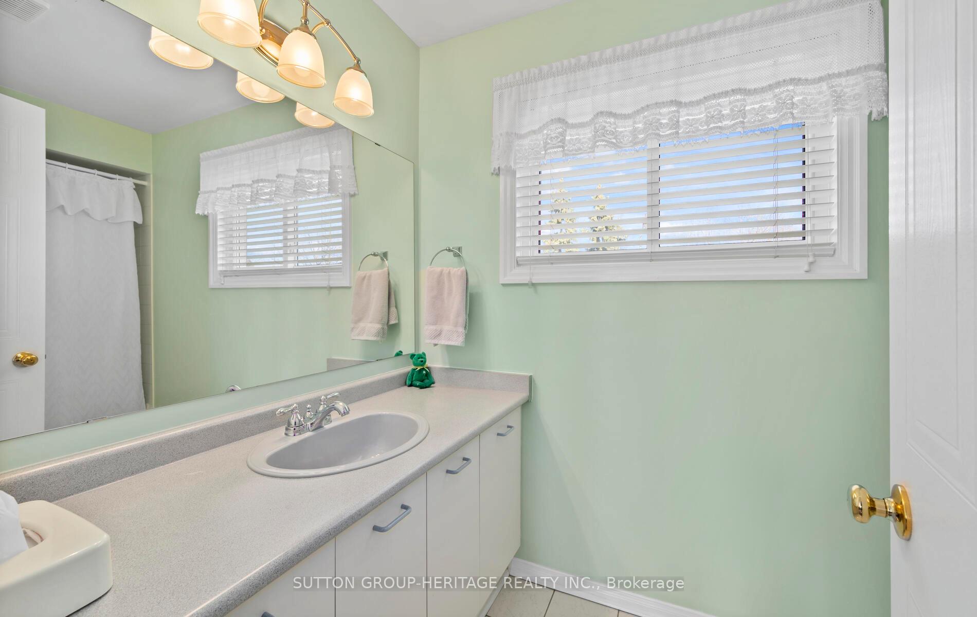 Photo 10 of 1311 Gallant Court, Pickering, West Shore — HOMEH