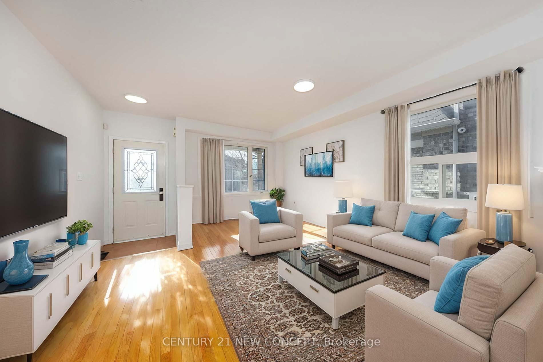 Photo 2 of 315 Conover Avenue, Aurora, Bayview Northeast — HOMEH