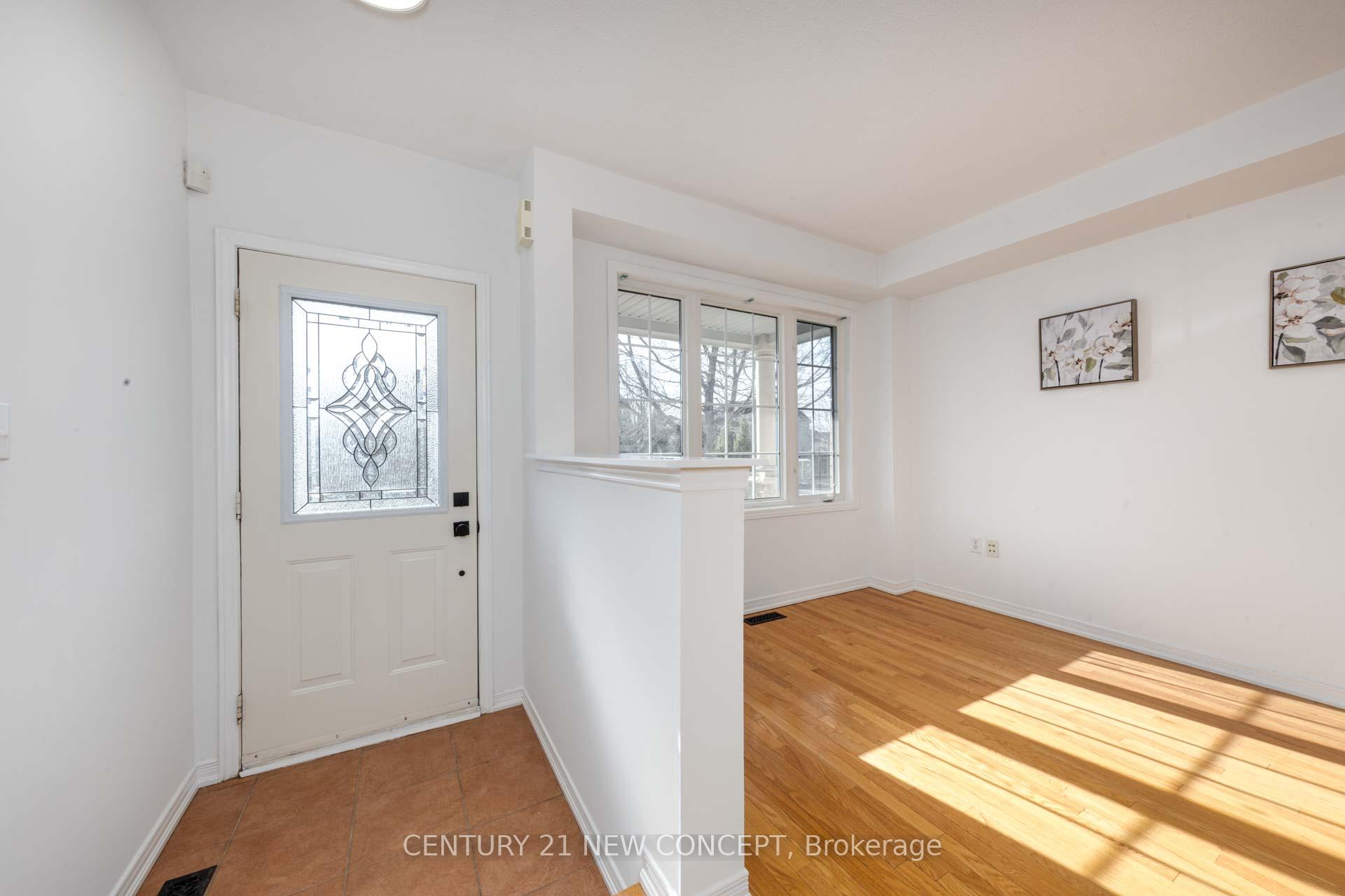 Photo 7 of 315 Conover Avenue, Aurora, Bayview Northeast — HOMEH