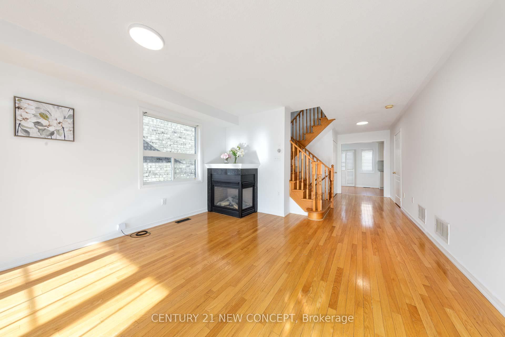 Photo 12 of 315 Conover Avenue, Aurora, Bayview Northeast — HOMEH