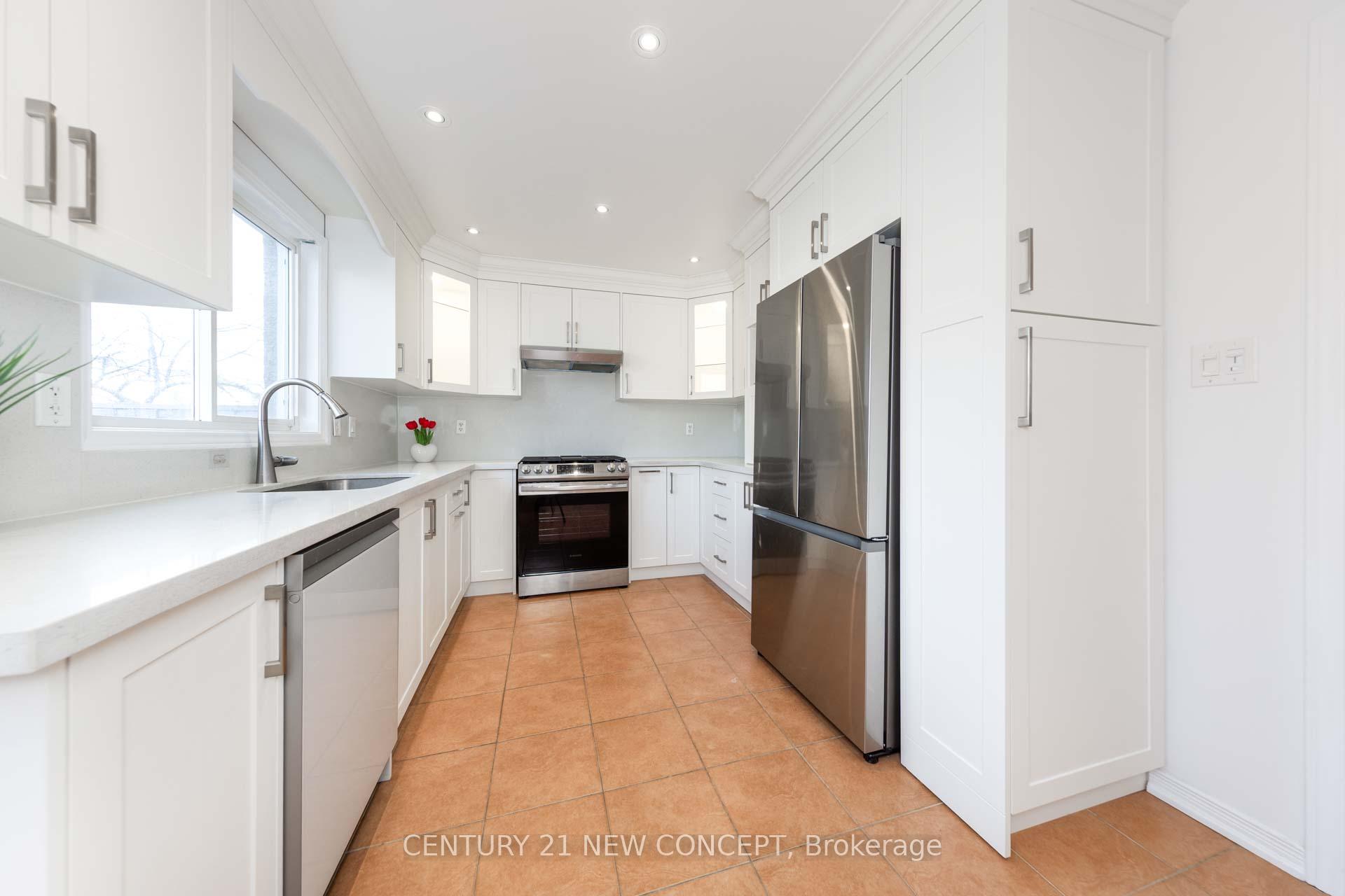 Photo 3 of 315 Conover Avenue, Aurora, Bayview Northeast — HOMEH