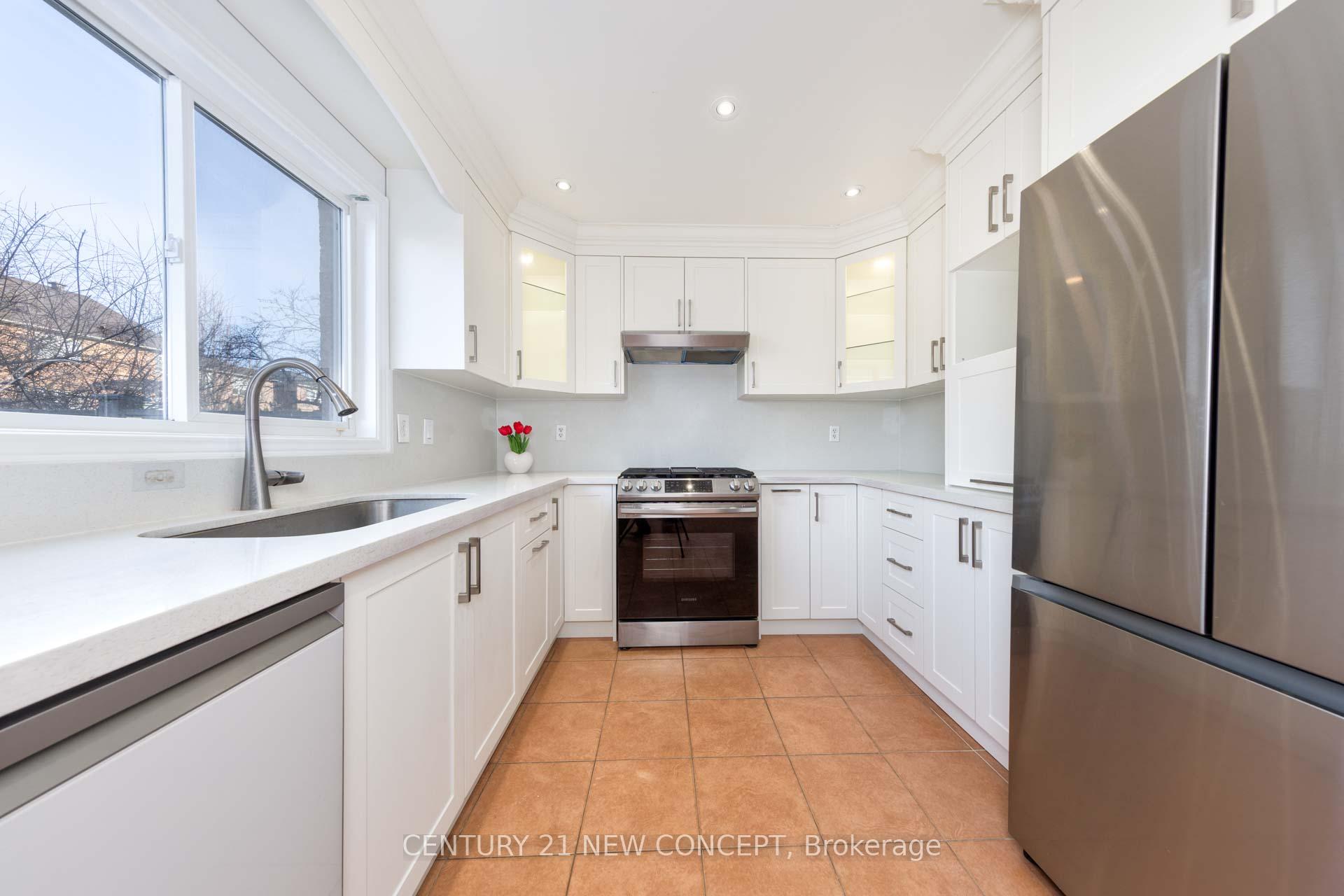 Photo 14 of 315 Conover Avenue, Aurora, Bayview Northeast — HOMEH