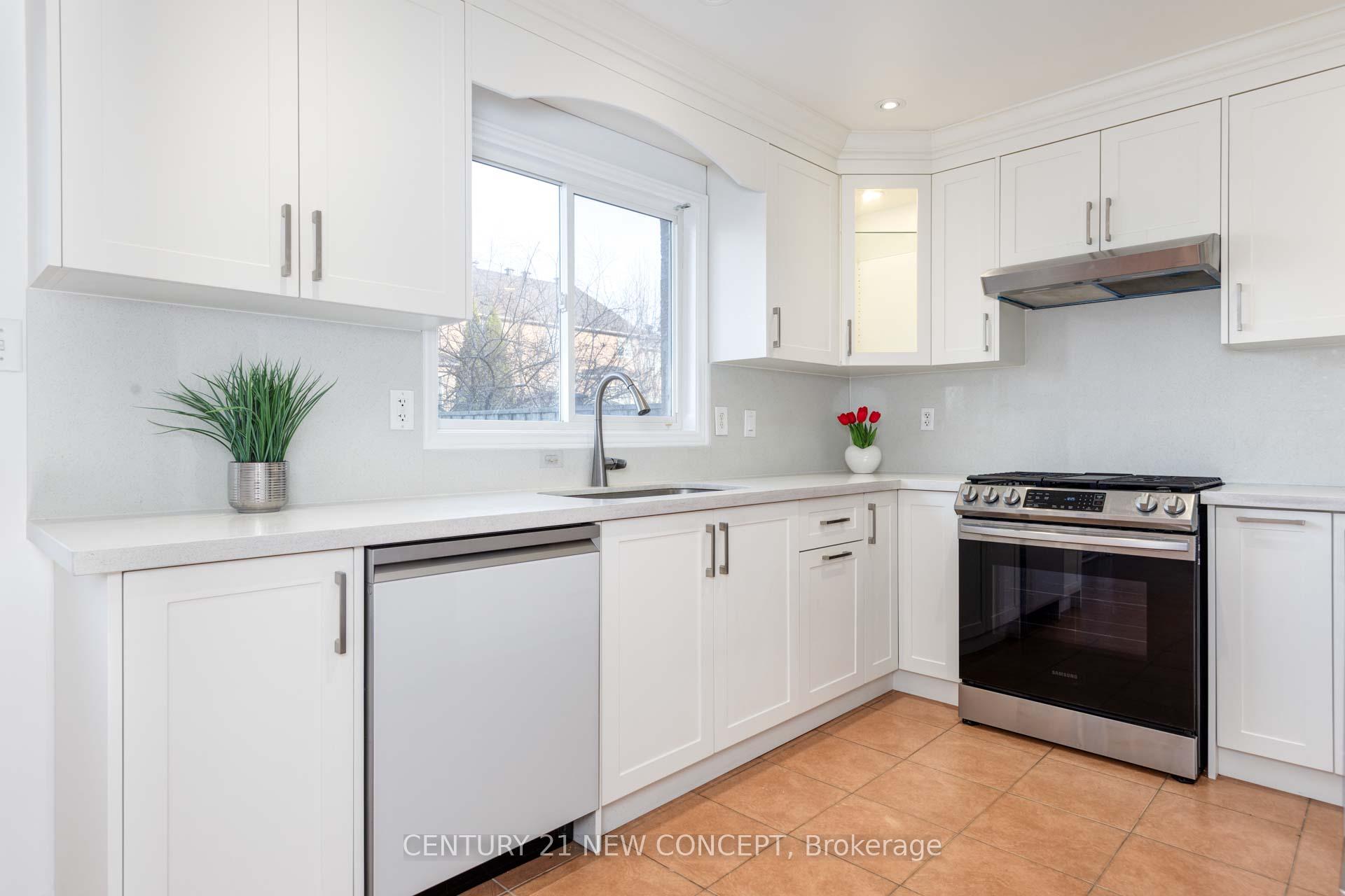 Photo 4 of 315 Conover Avenue, Aurora, Bayview Northeast — HOMEH