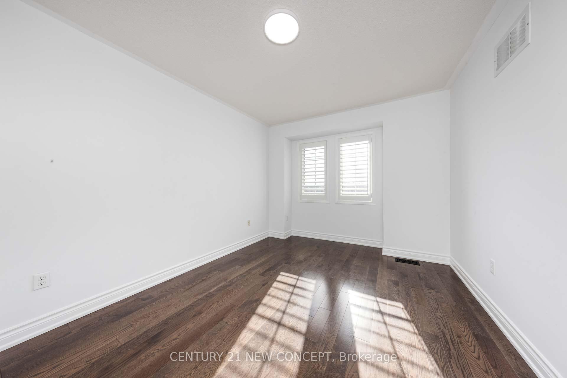 Photo 21 of 315 Conover Avenue, Aurora, Bayview Northeast — HOMEH
