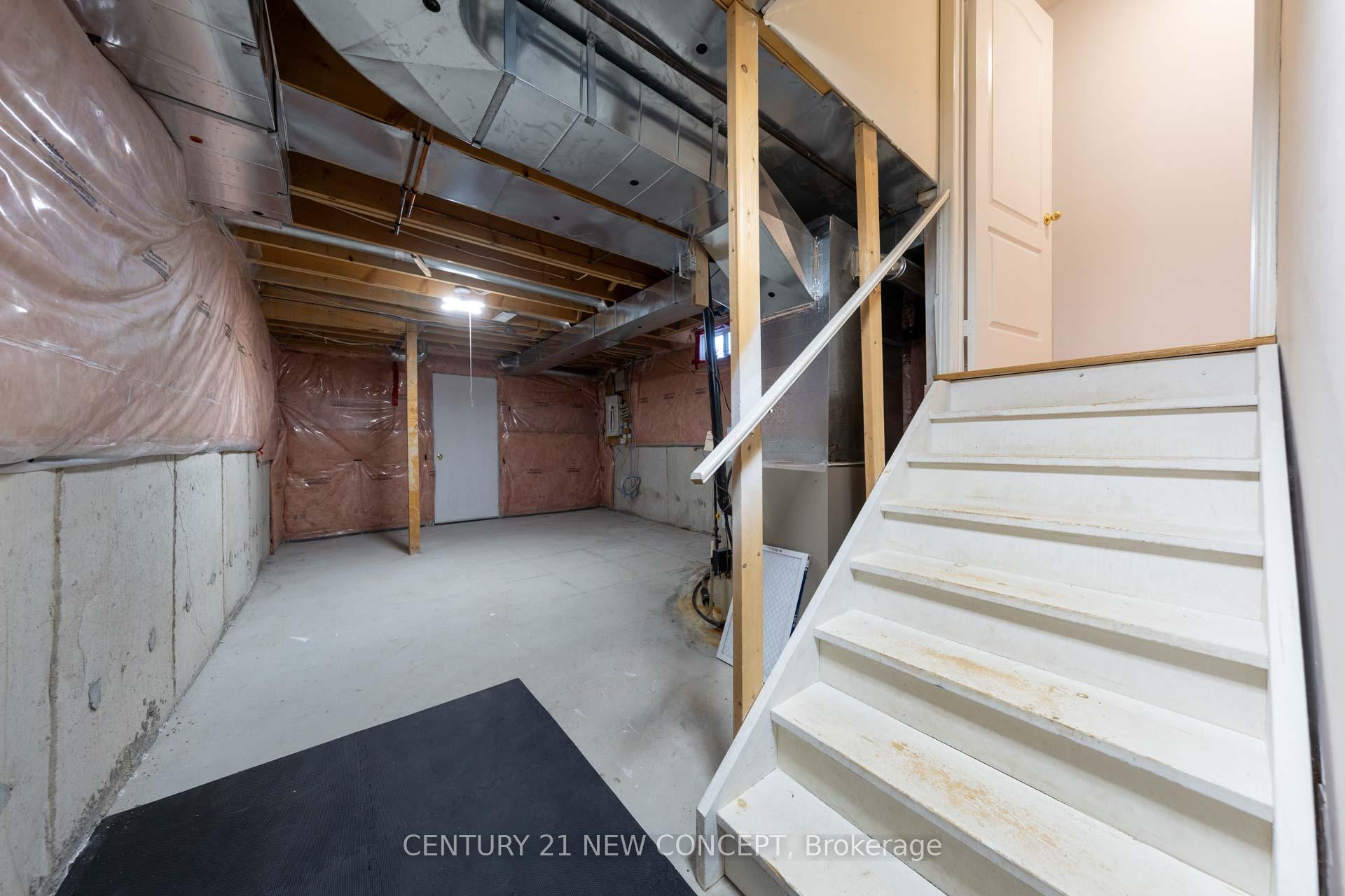 Photo 16 of 315 Conover Avenue, Aurora, Bayview Northeast — HOMEH
