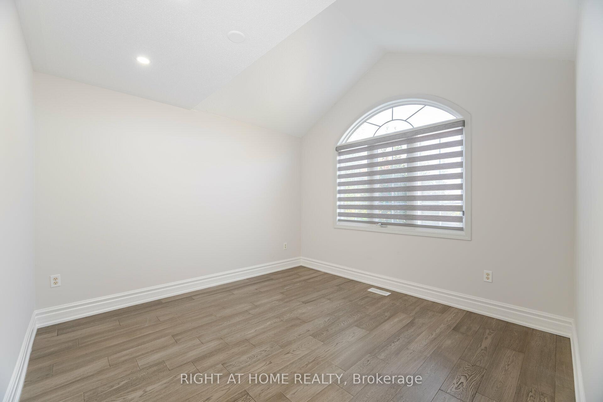 Photo 23 of Unit Upper Unit, 35 Dunning Drive, New Tecumseth, Alliston — HOMEH