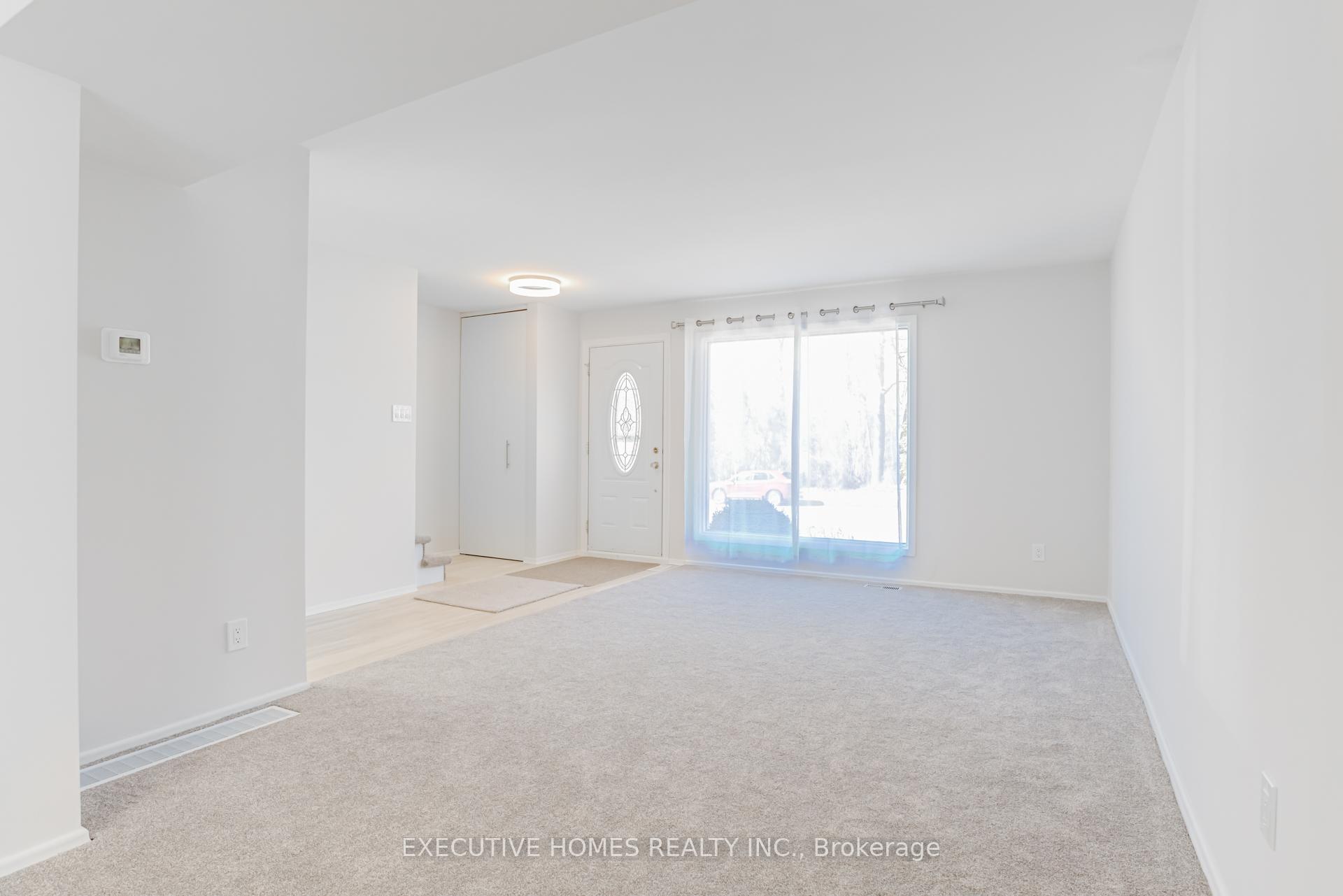 Photo 5 of 163 Fourth Avenue, Kitchener — HOMEH