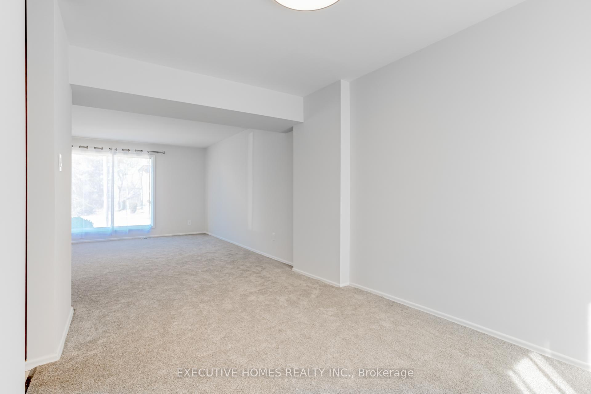 Photo 7 of 163 Fourth Avenue, Kitchener — HOMEH