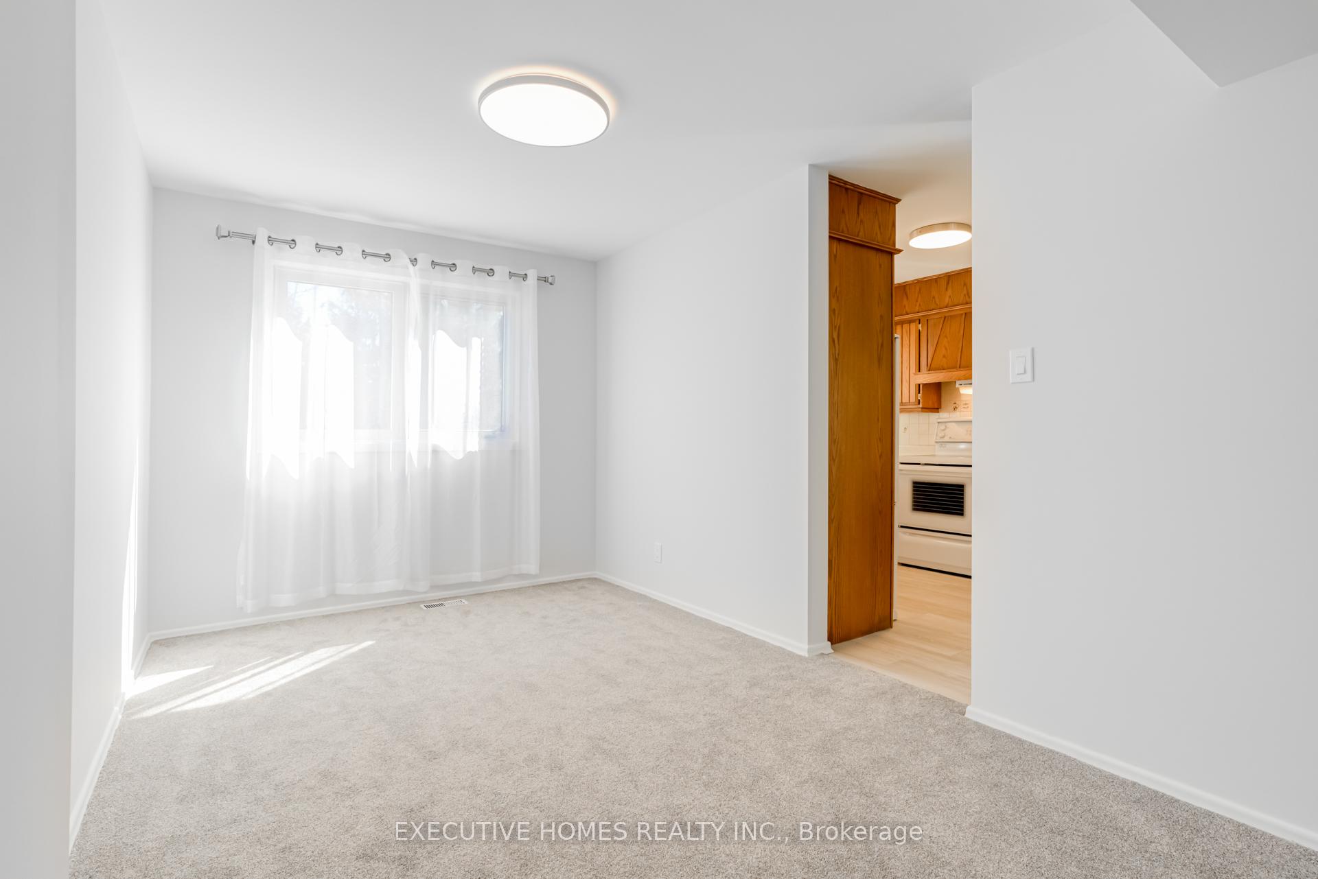 Photo 14 of 163 Fourth Avenue, Kitchener — HOMEH