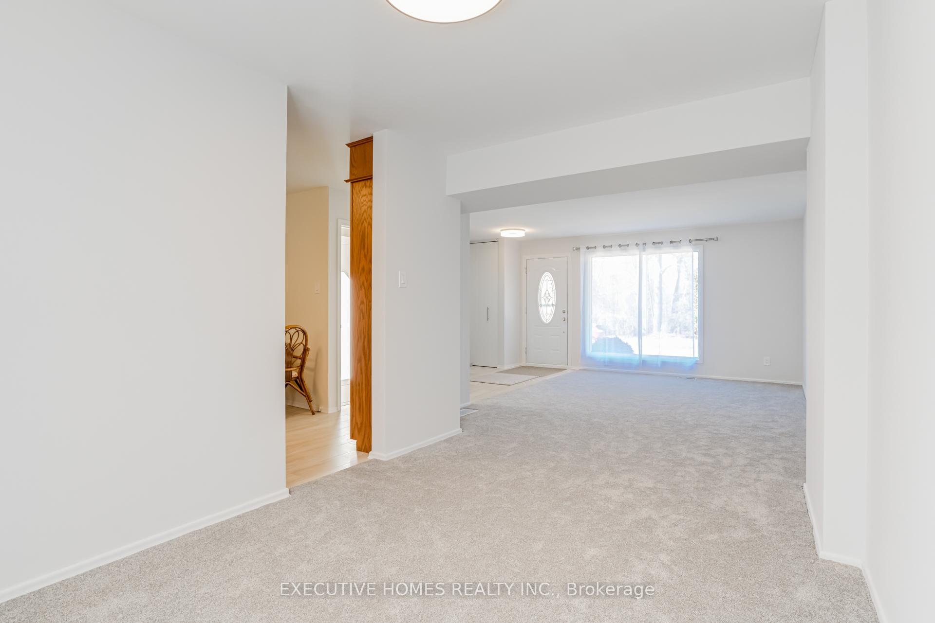 Photo 3 of 163 Fourth Avenue, Kitchener — HOMEH
