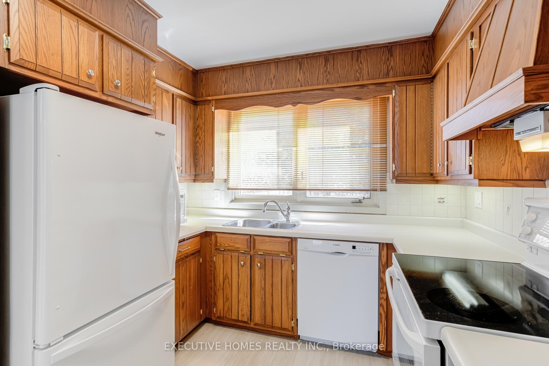 Photo 20 of 163 Fourth Avenue, Kitchener — HOMEH