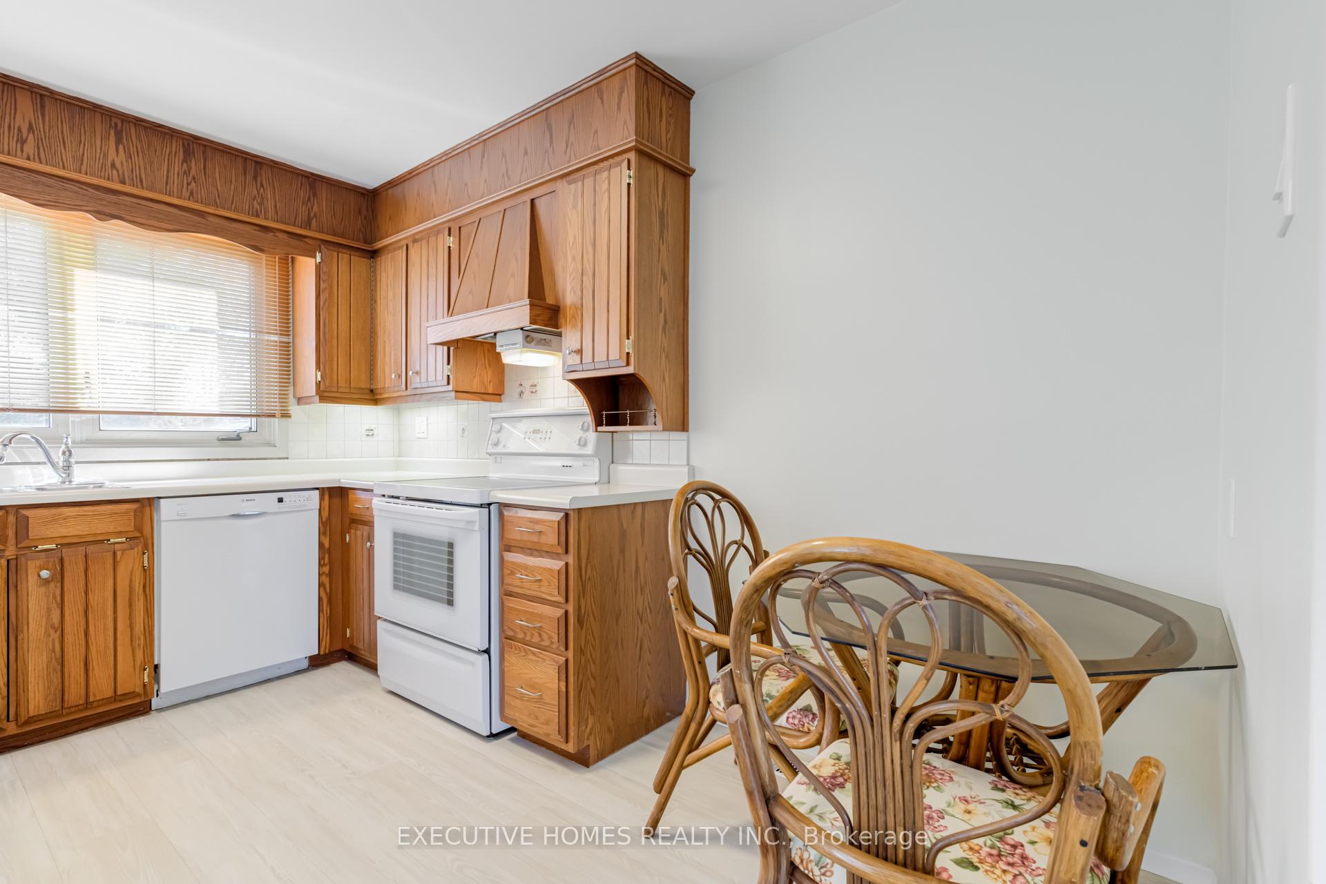 Photo 8 of 163 Fourth Avenue, Kitchener — HOMEH