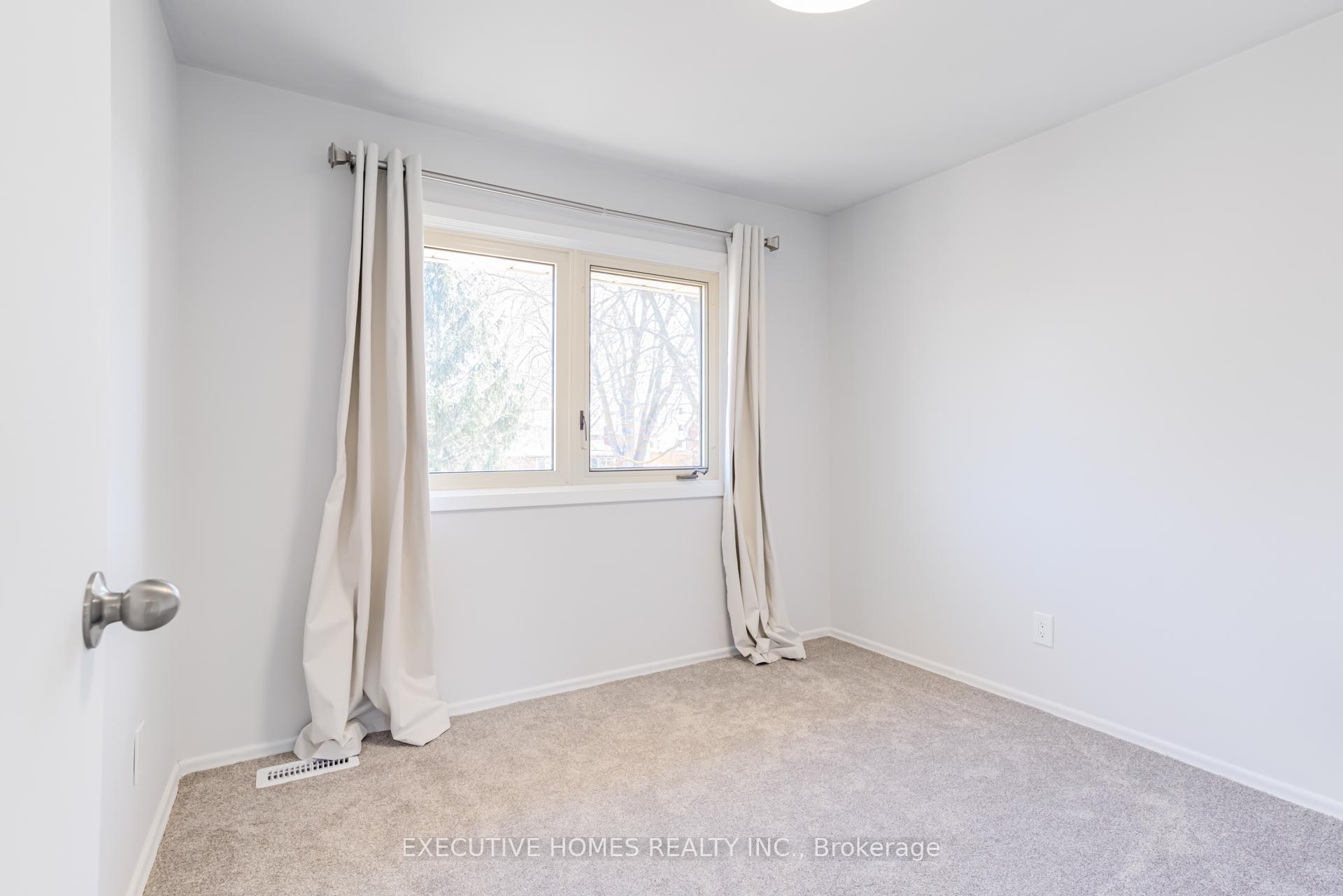 Photo 28 of 163 Fourth Avenue, Kitchener — HOMEH