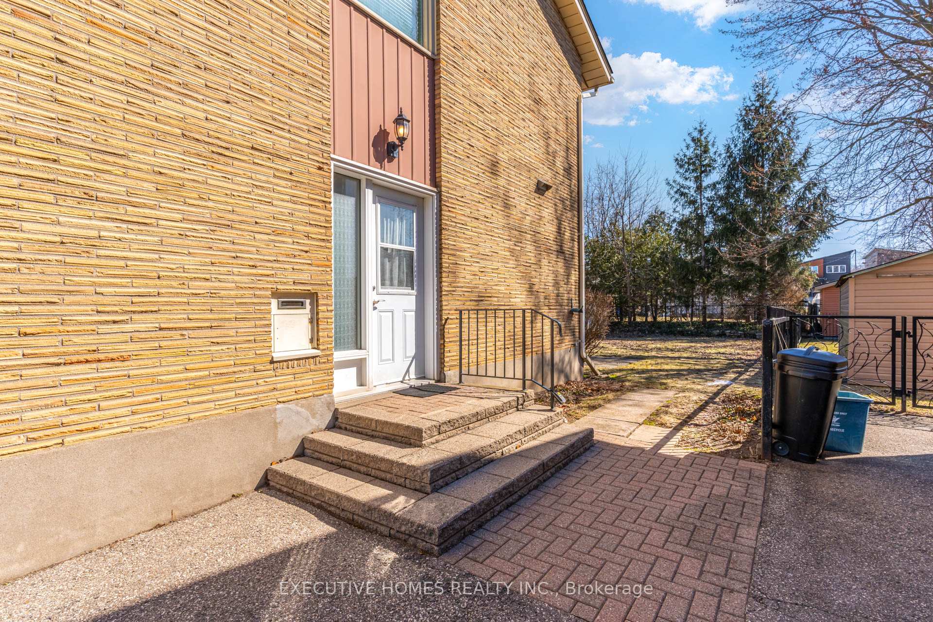 Photo 25 of 163 Fourth Avenue, Kitchener — HOMEH