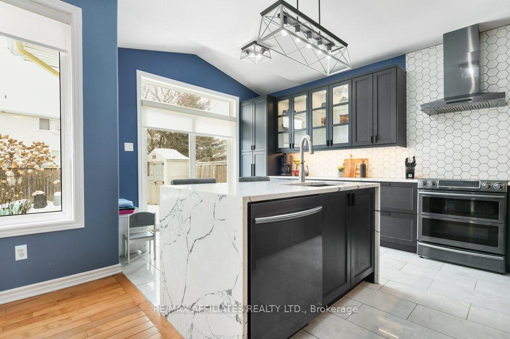 Photo 13 of 4093 Canyon Walk Drive, Ottawa, Riverside South/Gloucester Glen — HOMEH