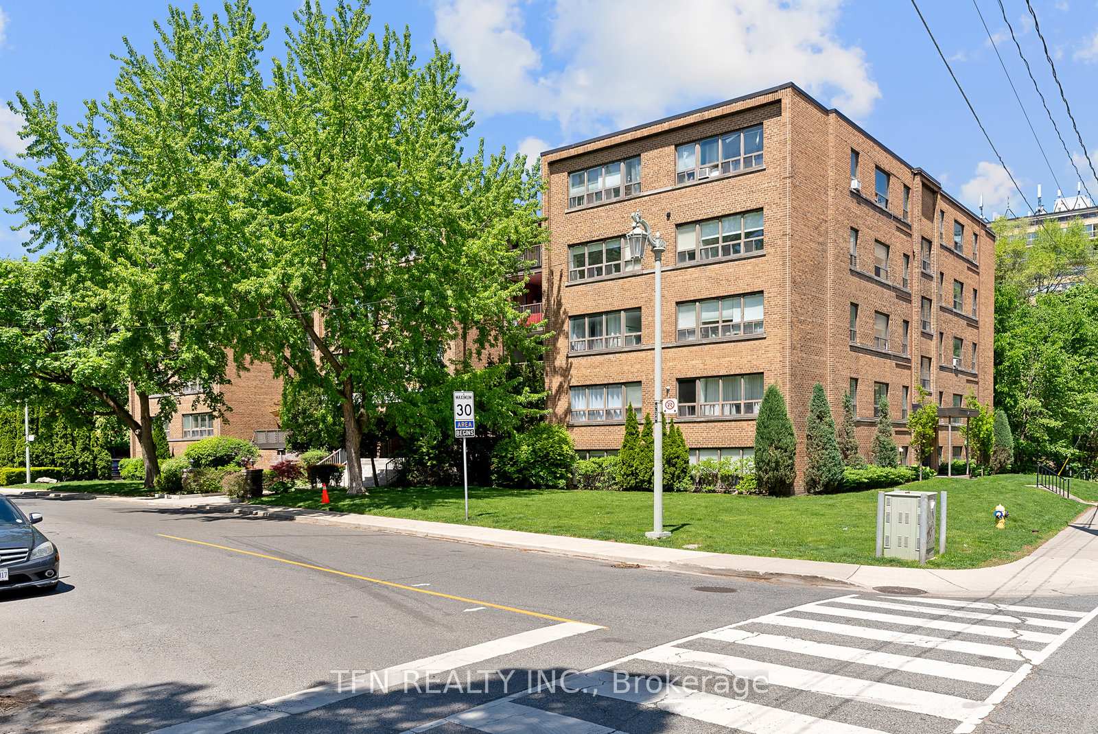 Front of Unit 305, 24 Shallmar Boulevard
