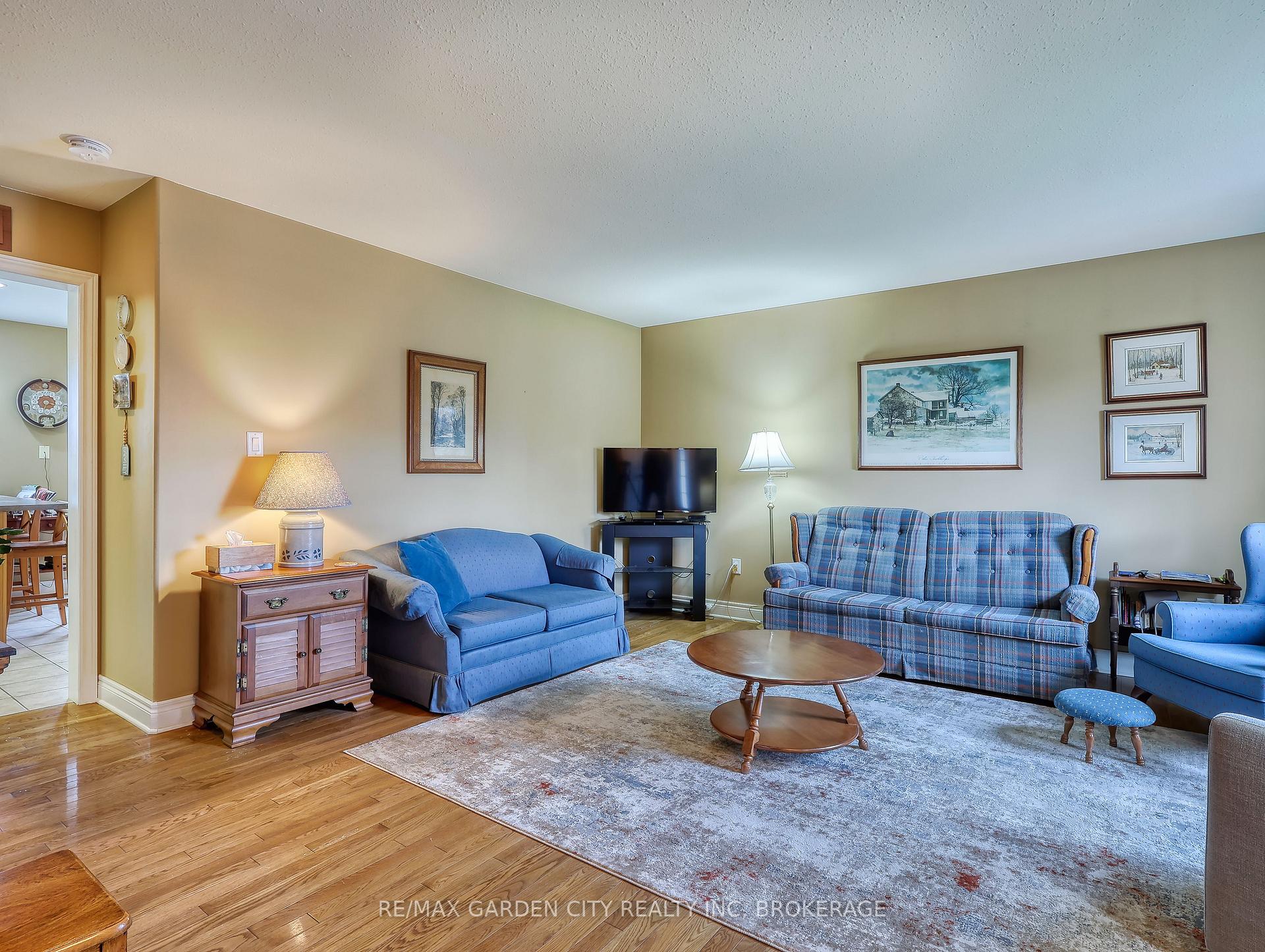 Photo 8 of 75 Sawmill Road, St. Catharines, Grapeview — HOMEH