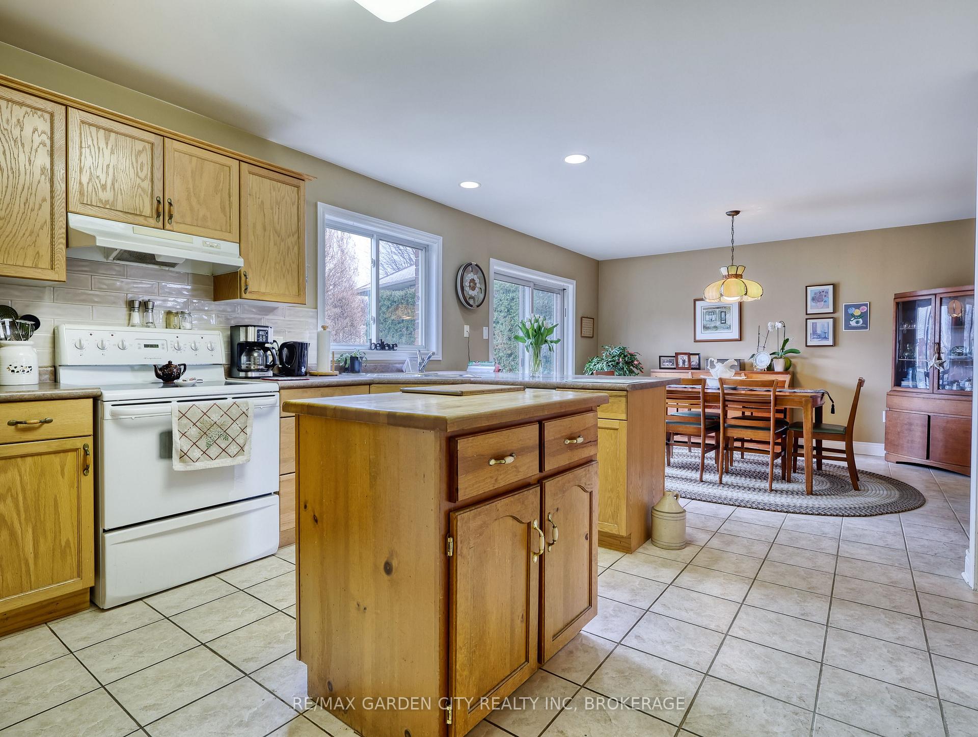 Photo 9 of 75 Sawmill Road, St. Catharines, Grapeview — HOMEH