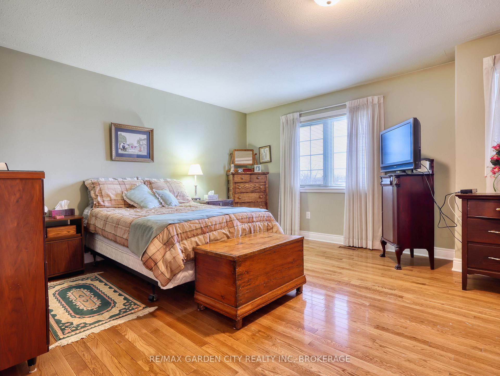 Photo 12 of 75 Sawmill Road, St. Catharines, Grapeview — HOMEH