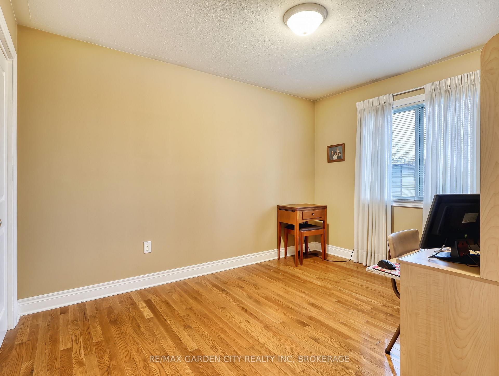 Photo 35 of 75 Sawmill Road, St. Catharines, Grapeview — HOMEH