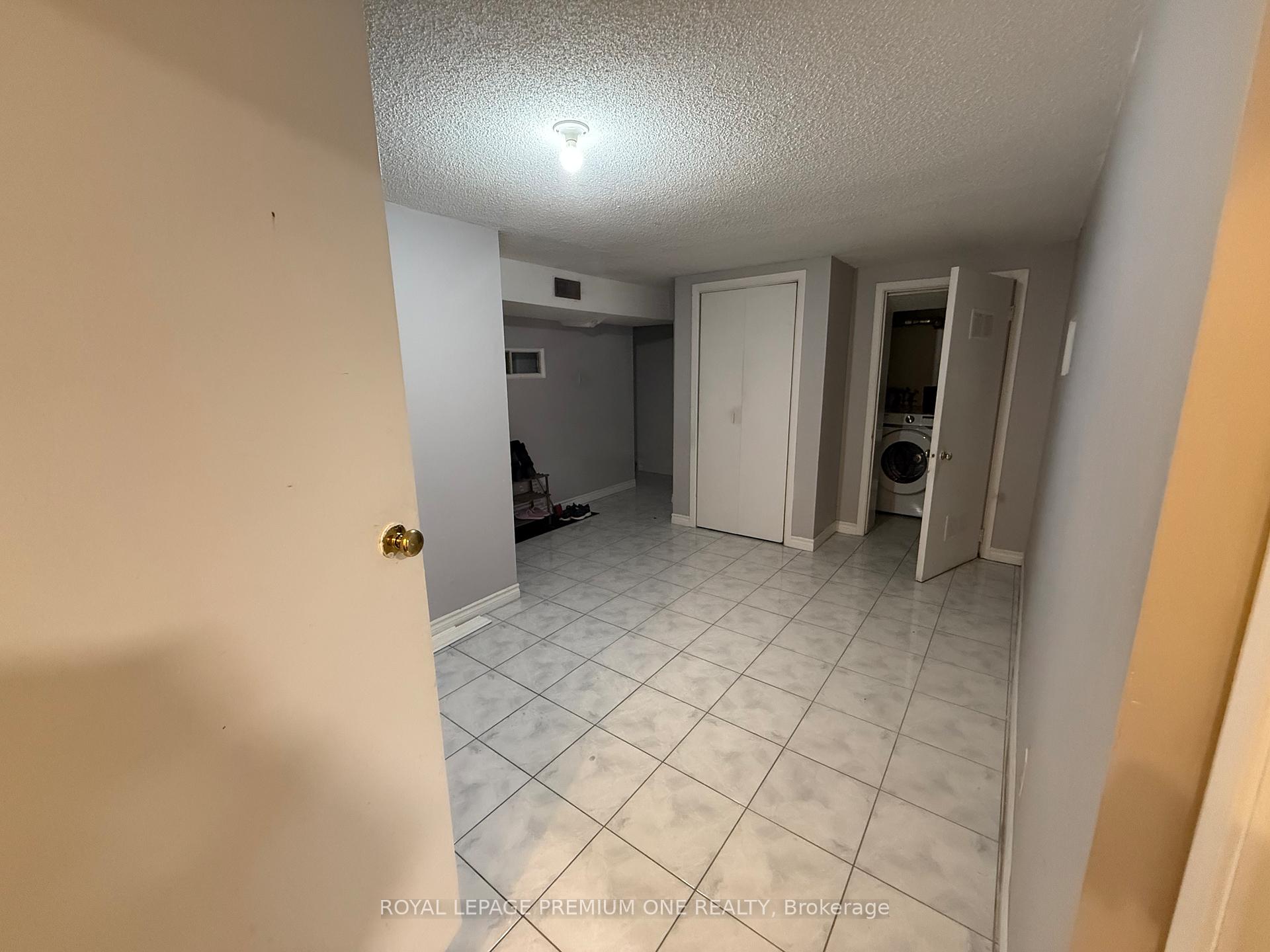 Photo 19 of Unit BSMT, 2 Dina Road, Vaughan, Maple — HOMEH