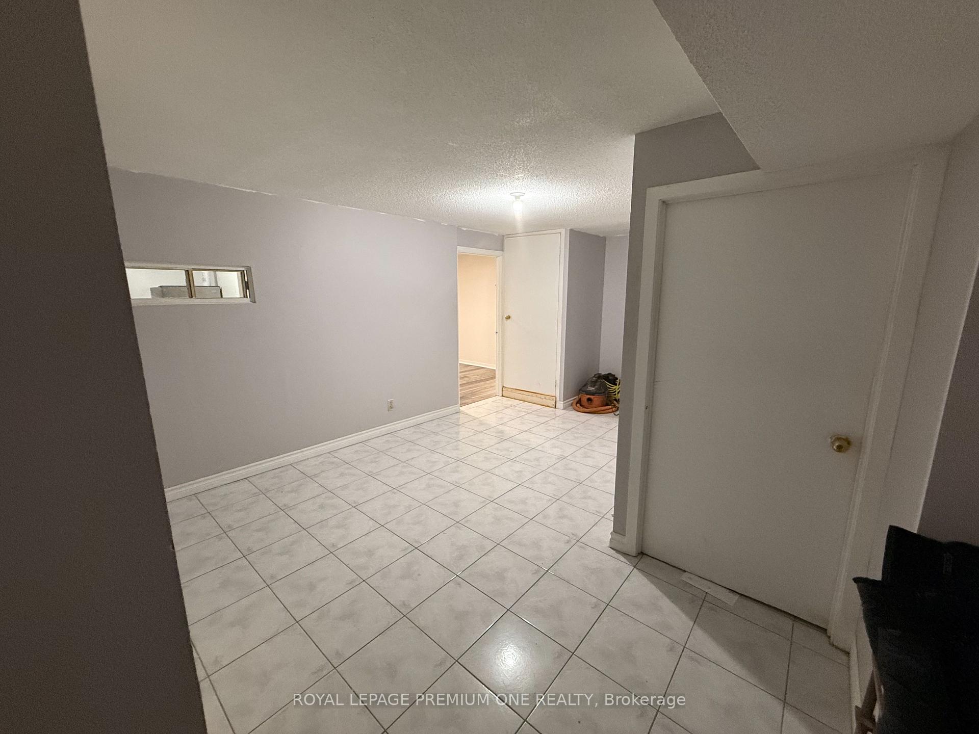 Photo 5 of Unit BSMT, 2 Dina Road, Vaughan, Maple — HOMEH