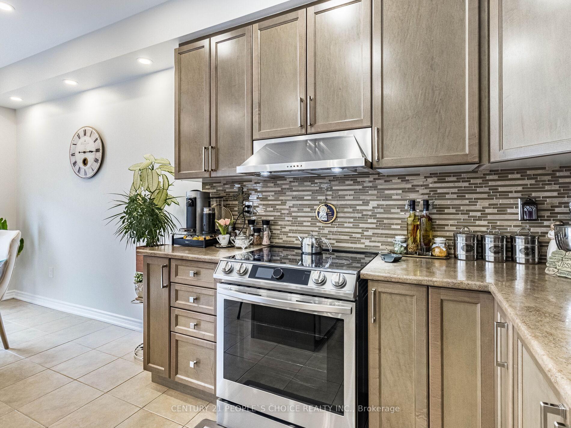 Photo 12 of 83 Daden Oaks Drive, Brampton, Bram East — HOMEH