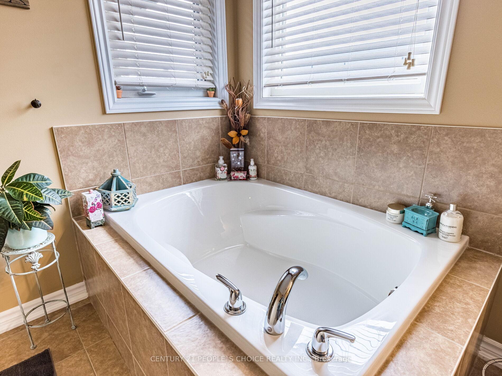Photo 10 of 83 Daden Oaks Drive, Brampton, Bram East — HOMEH