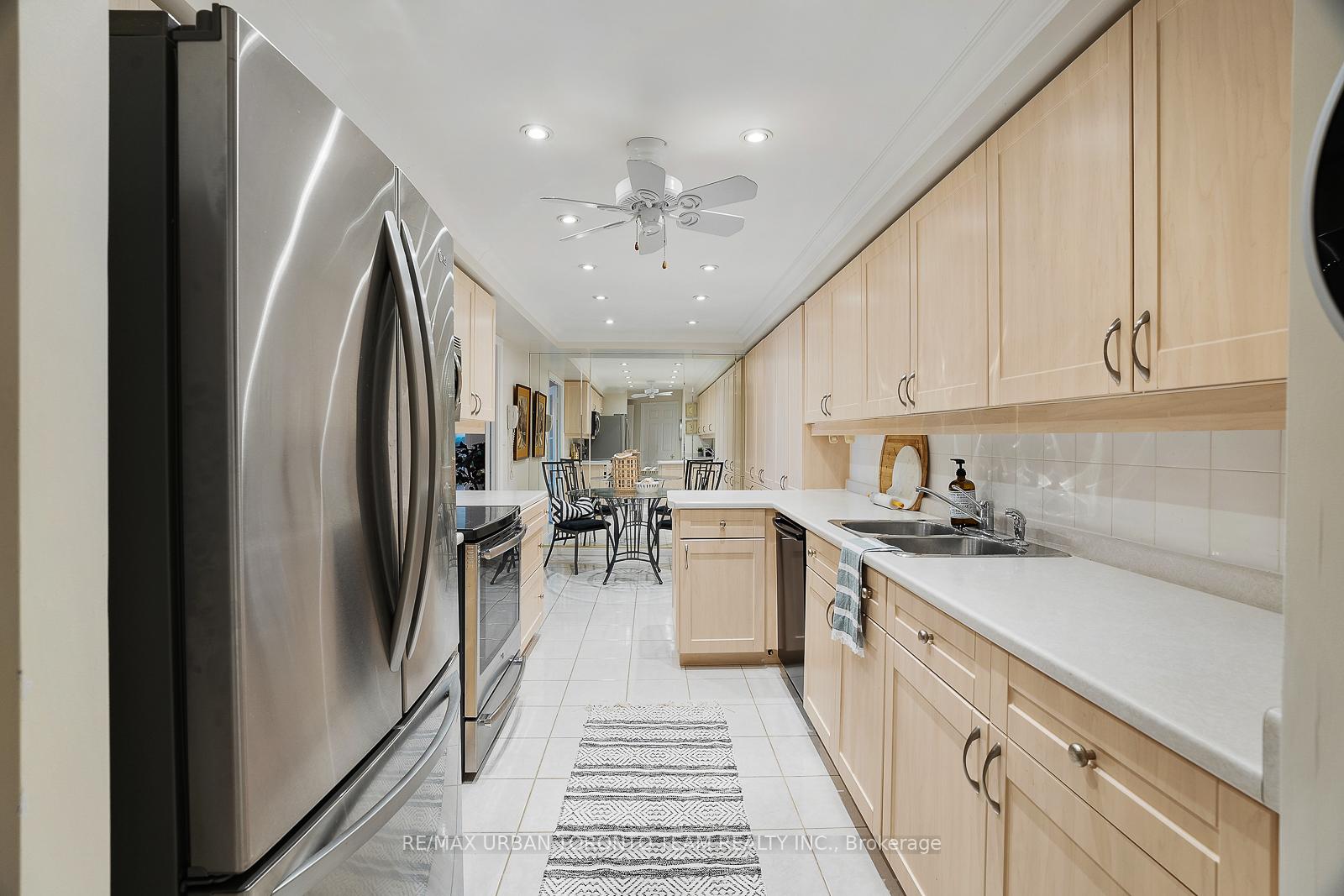 Photo 6 of Unit 1012, 610 Bullock Drive, Markham, Markville — HOMEH