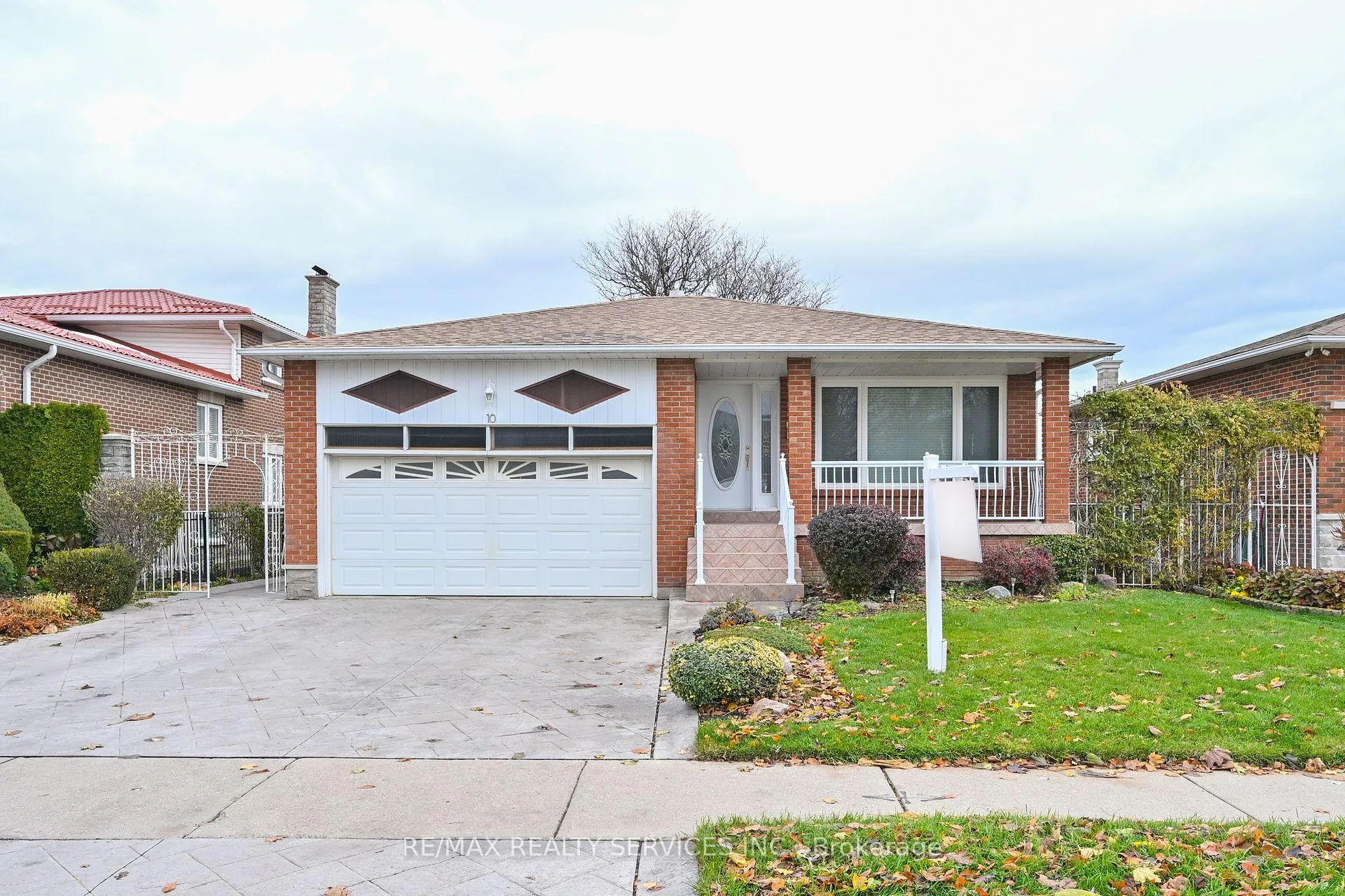 Photo 2 of 10 Pleasantview Avenue, Brampton, Brampton West — HOMEH