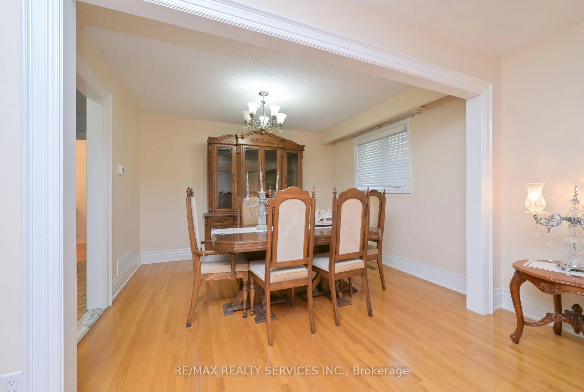 Photo 9 of 10 Pleasantview Avenue, Brampton, Brampton West — HOMEH