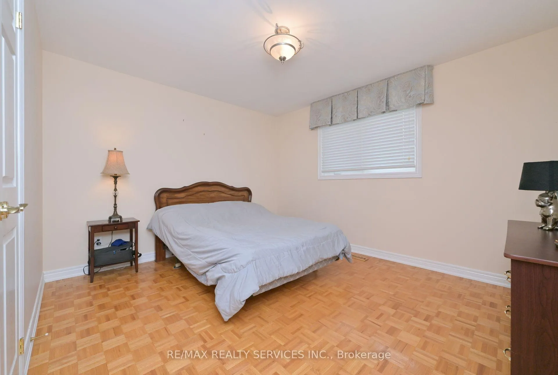 Photo 15 of 10 Pleasantview Avenue, Brampton, Brampton West — HOMEH