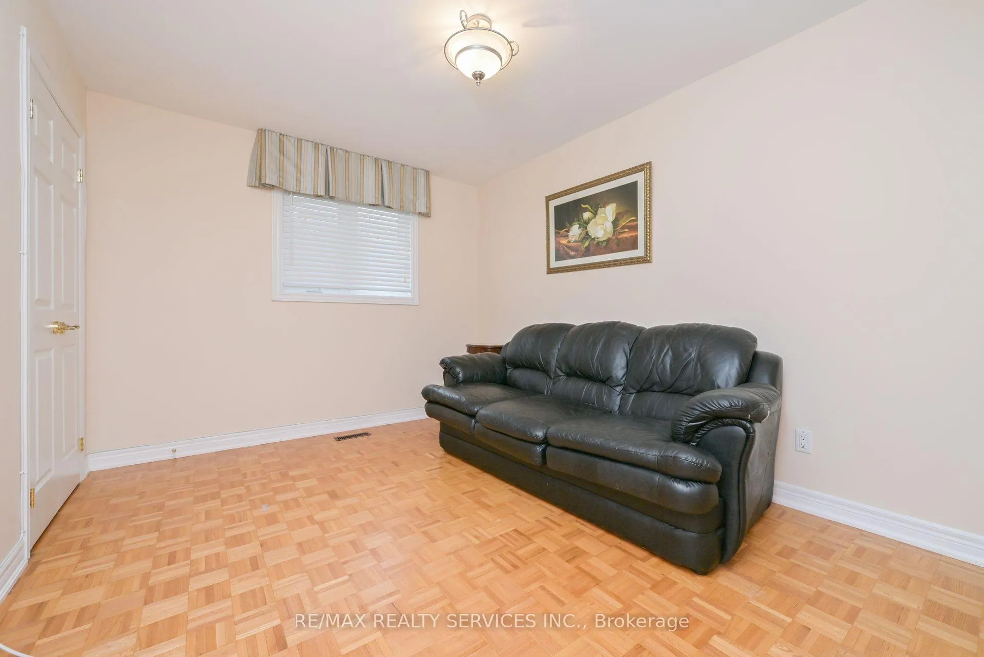 Photo 16 of 10 Pleasantview Avenue, Brampton, Brampton West — HOMEH