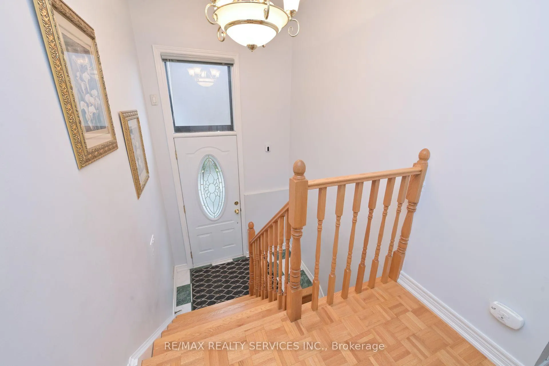 Photo 17 of 10 Pleasantview Avenue, Brampton, Brampton West — HOMEH