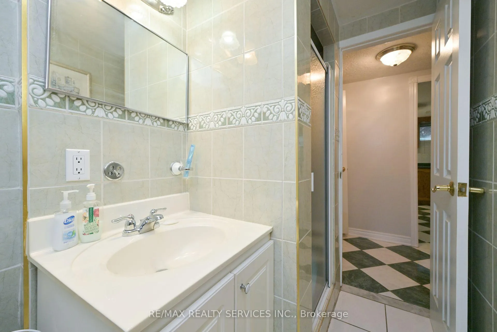 Photo 23 of 10 Pleasantview Avenue, Brampton, Brampton West — HOMEH