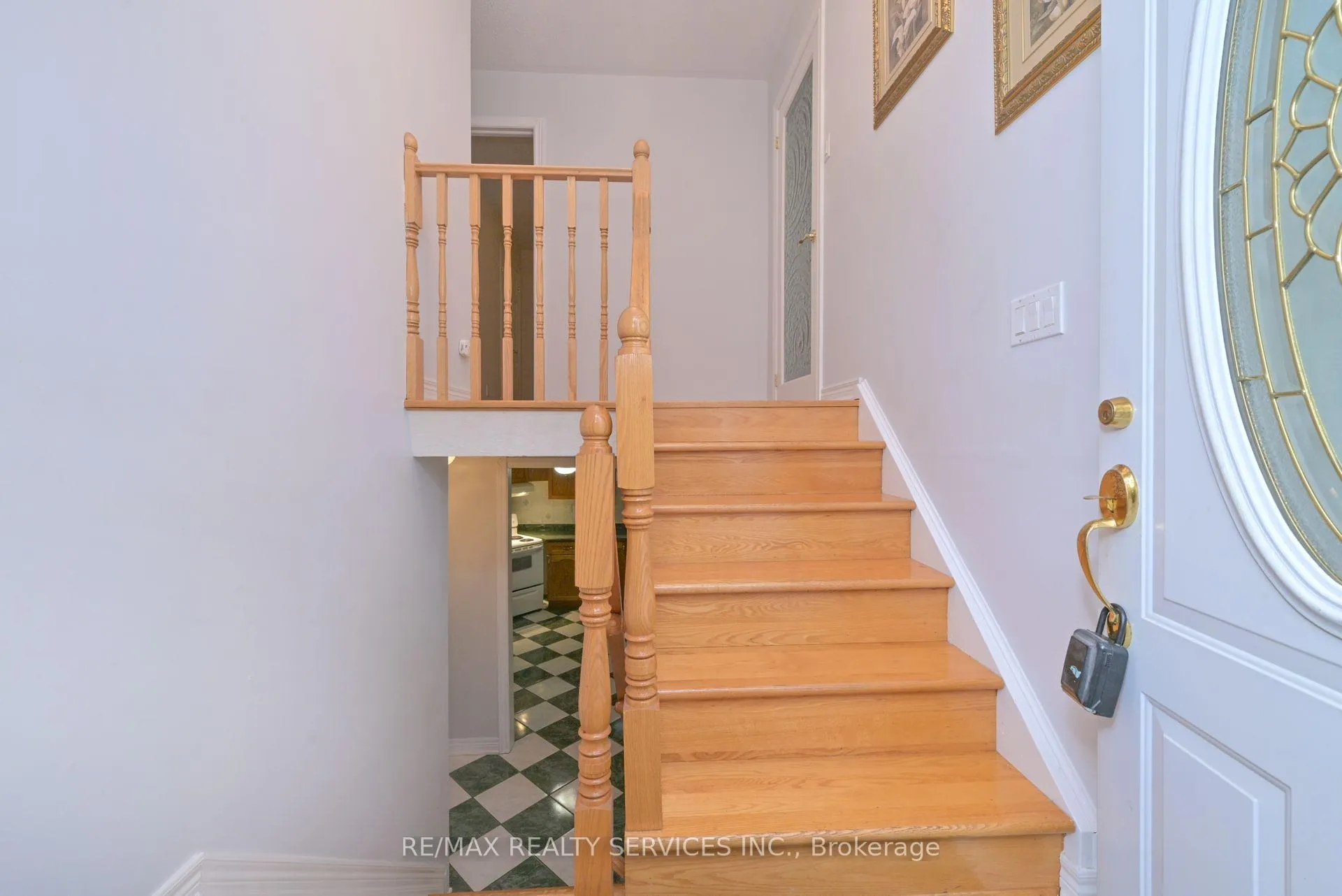 Photo 25 of 10 Pleasantview Avenue, Brampton, Brampton West — HOMEH