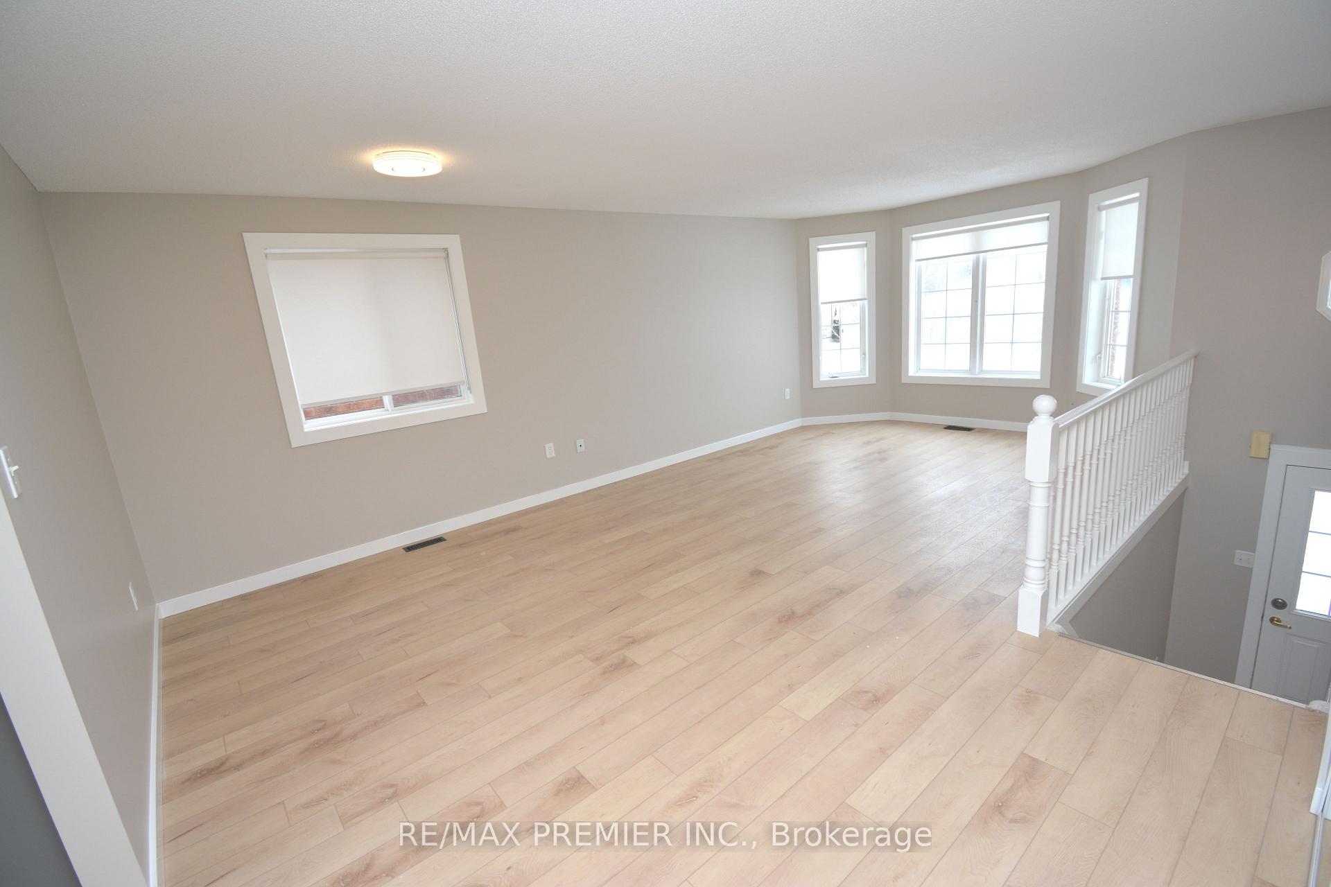 Photo 8 of 16 Commonwealth Road, Barrie, Innis-Shore — HOMEH