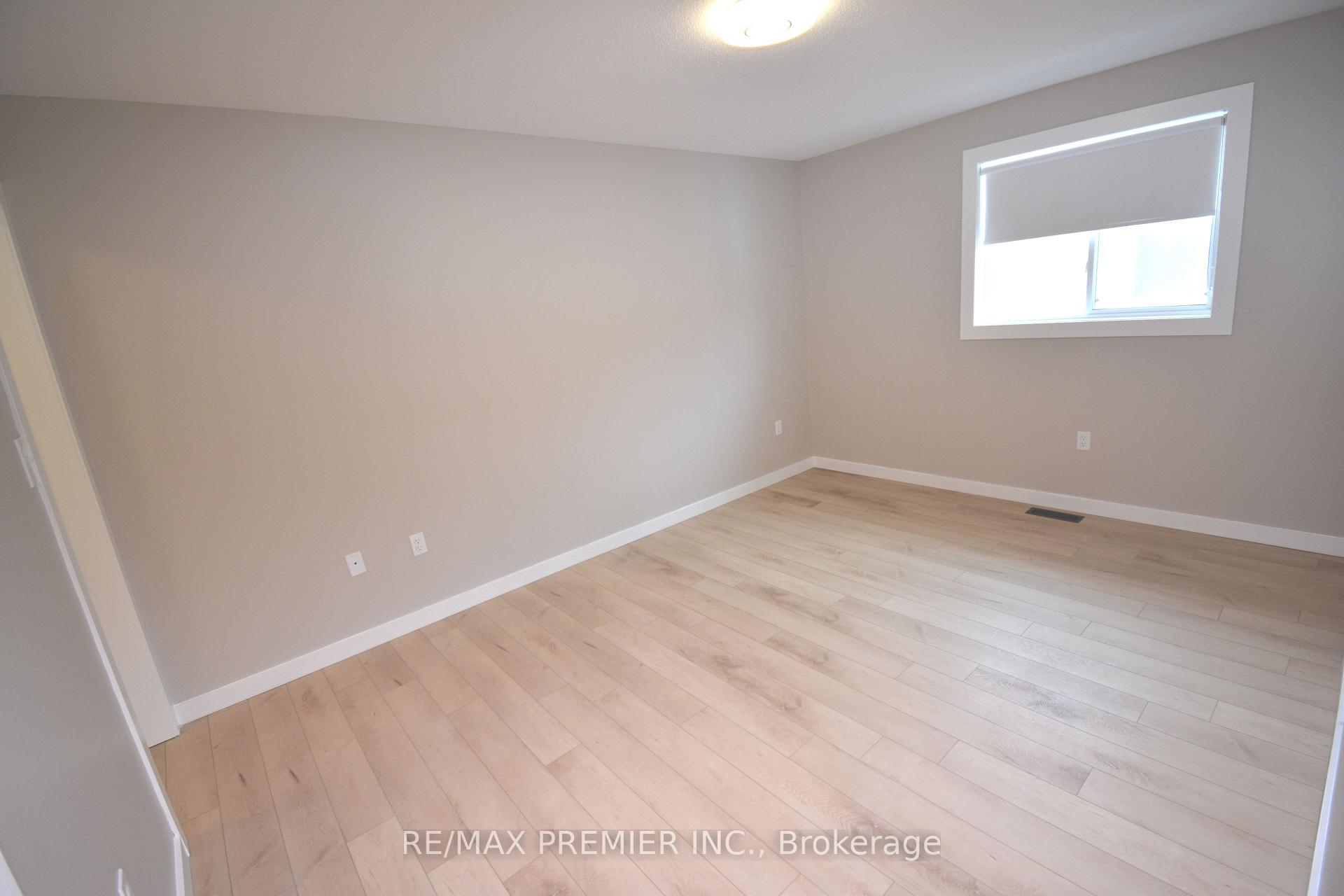 Photo 9 of 16 Commonwealth Road, Barrie, Innis-Shore — HOMEH