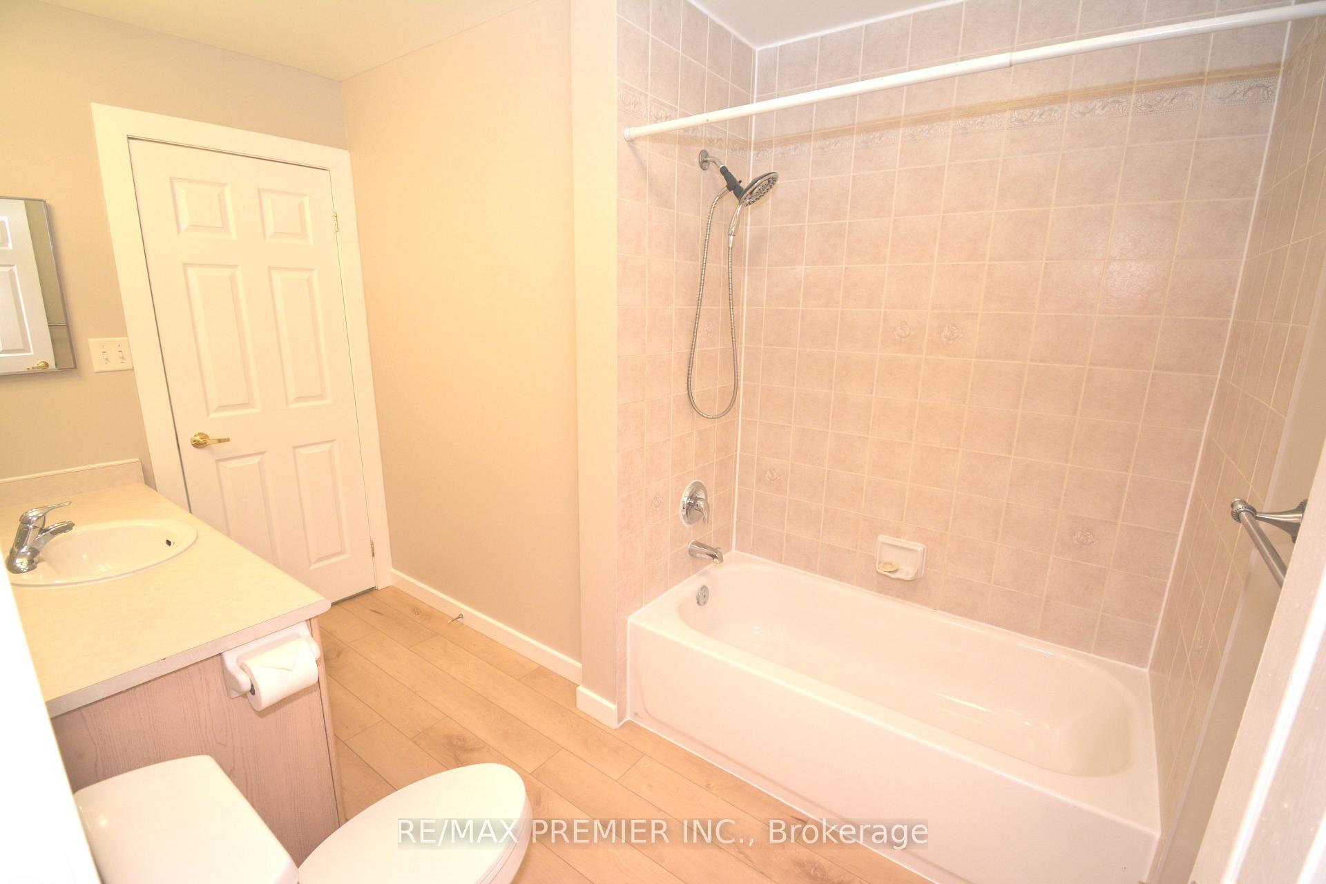 Photo 15 of 16 Commonwealth Road, Barrie, Innis-Shore — HOMEH