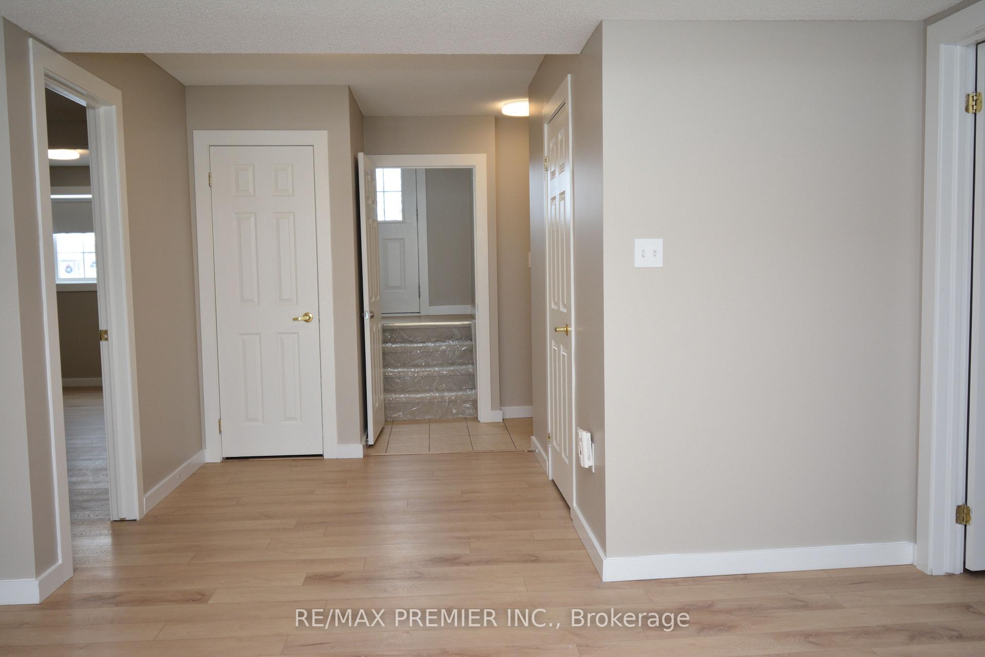 Photo 12 of 16 Commonwealth Road, Barrie, Innis-Shore — HOMEH