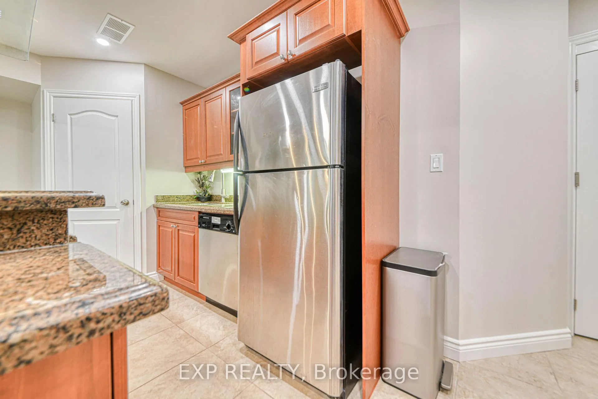 Photo 15 of BSMT - 87 Lowinger Avenue, Hamilton, Meadowlands — HOMEH