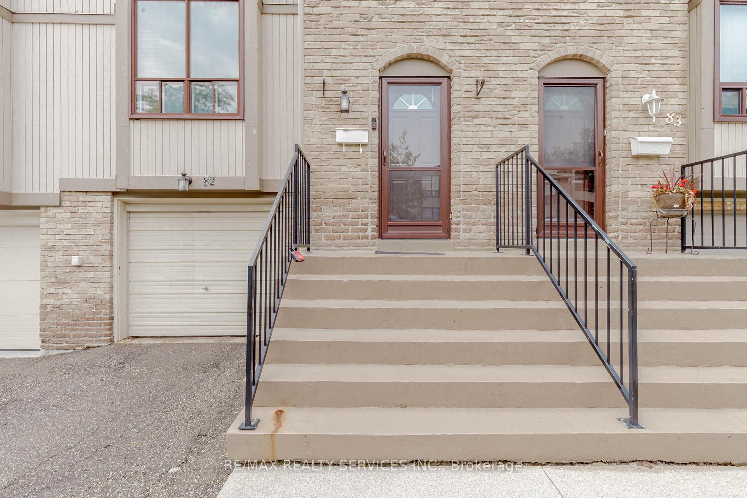 Photo 4 of Unit 82, 82 Guildford Crescent, Brampton, Central Park — HOMEH