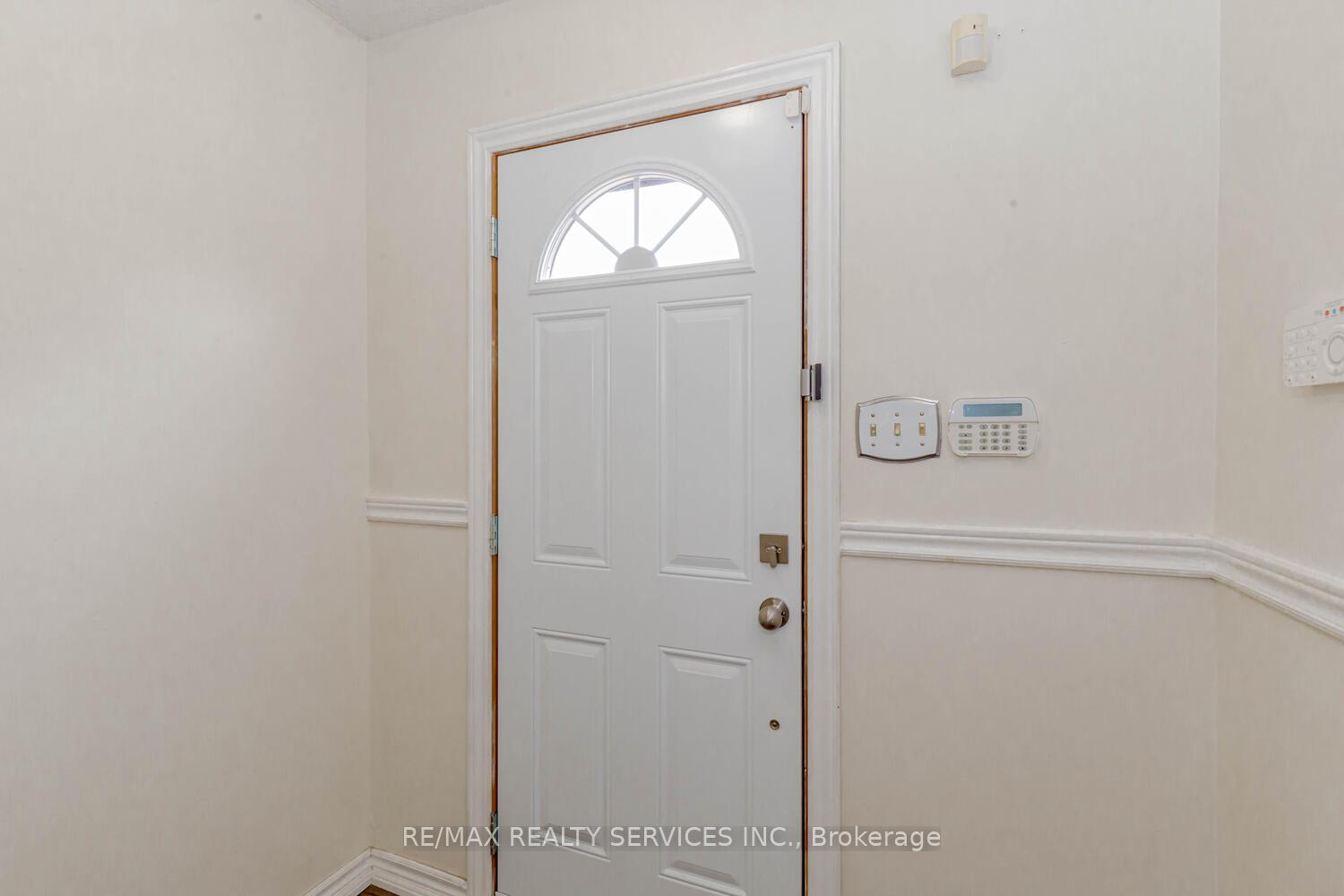 Photo 2 of Unit 82, 82 Guildford Crescent, Brampton, Central Park — HOMEH
