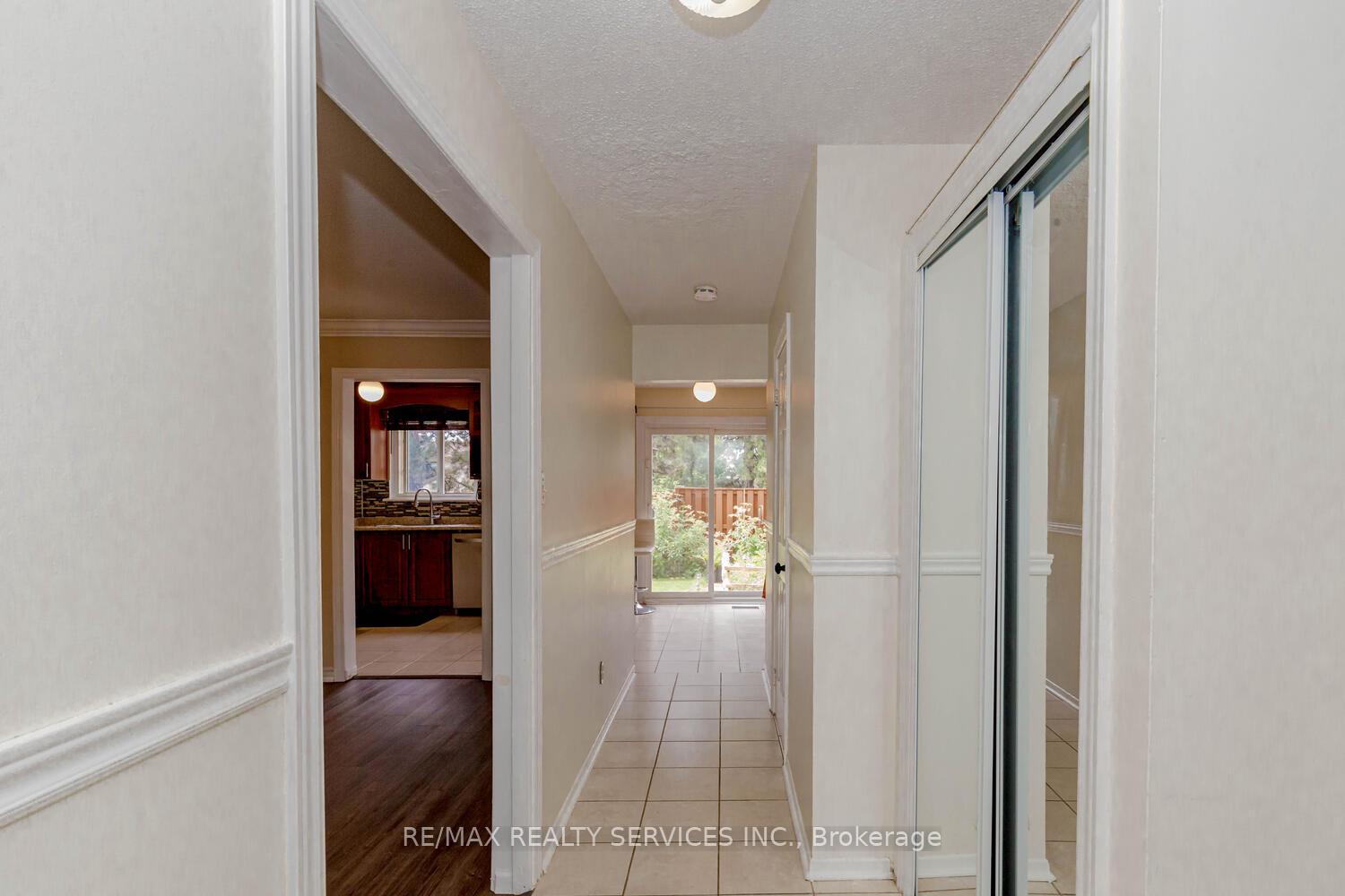 Photo 5 of Unit 82, 82 Guildford Crescent, Brampton, Central Park — HOMEH