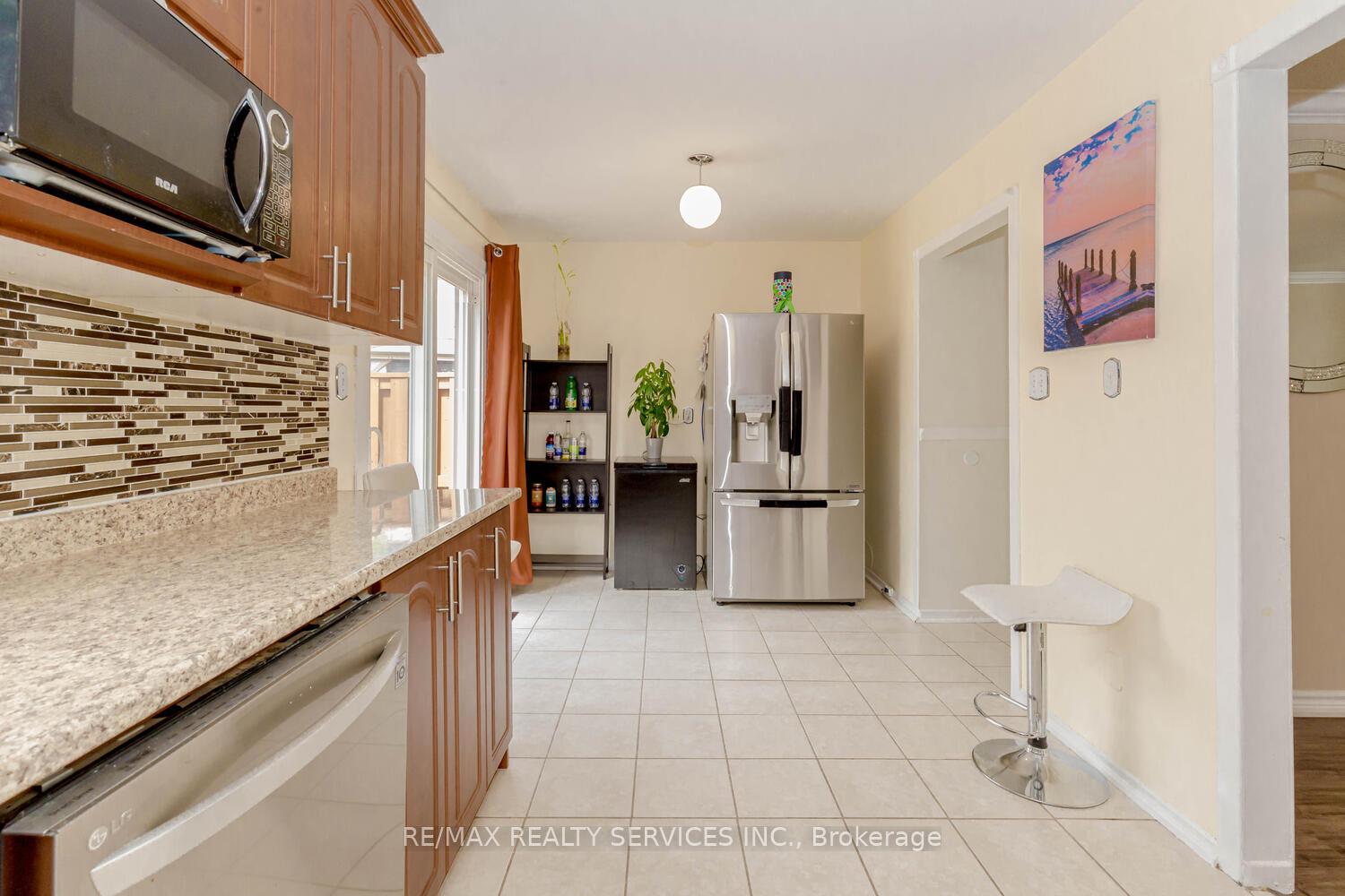 Photo 6 of Unit 82, 82 Guildford Crescent, Brampton, Central Park — HOMEH