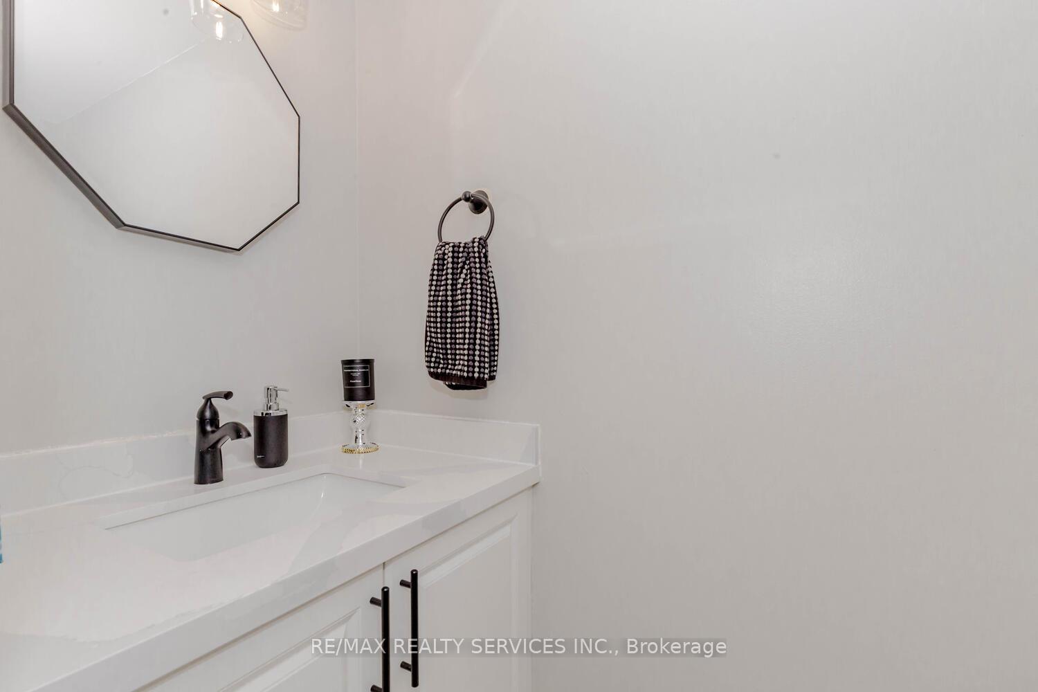 Photo 9 of Unit 82, 82 Guildford Crescent, Brampton, Central Park — HOMEH