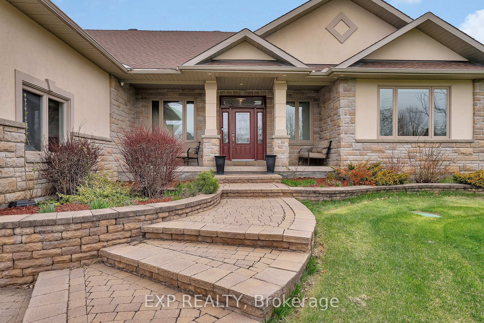 Photo 2 of 6703 Suncrest Drive, Ottawa, Greely — HOMEH